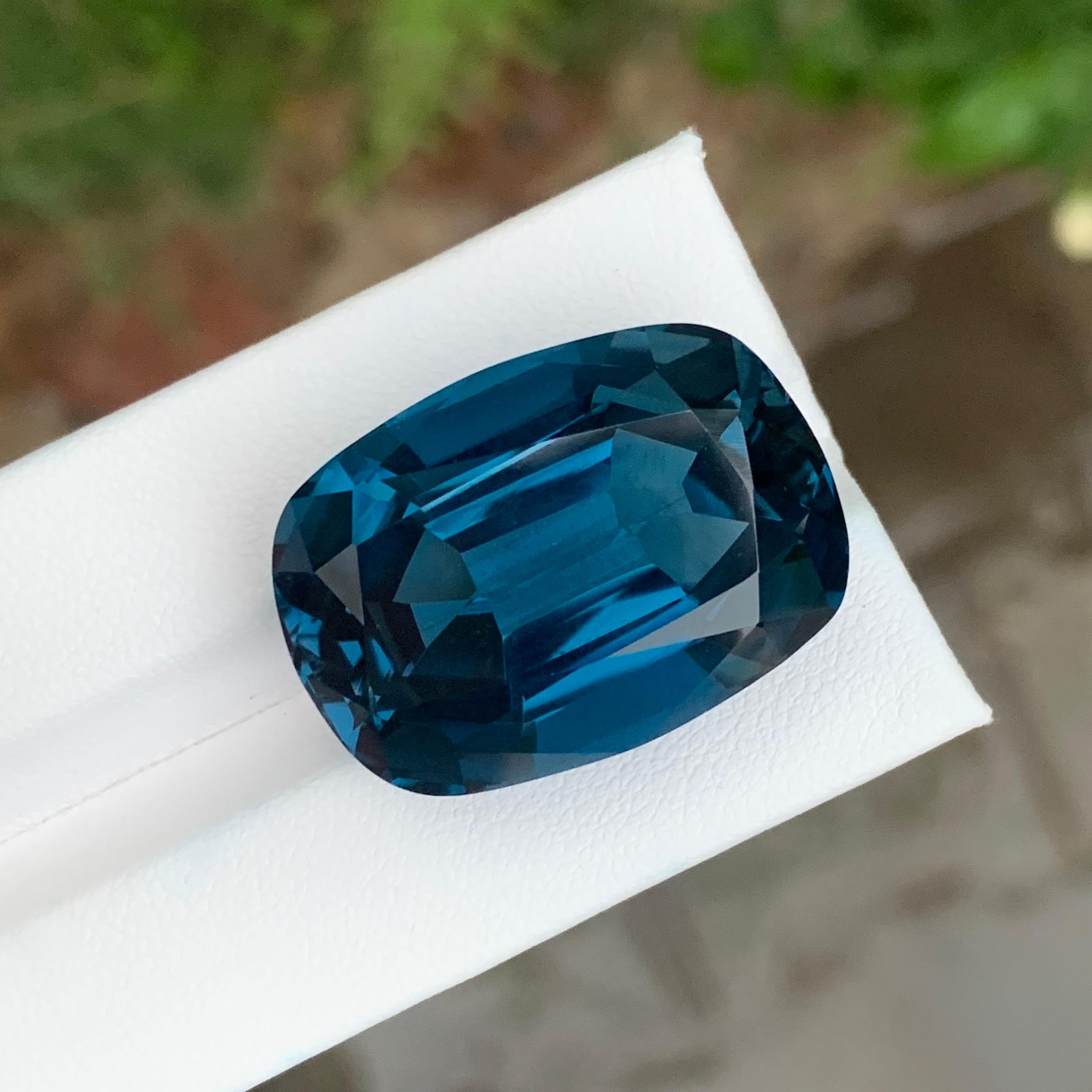Pierre précieuse naturelle non sertie de 67.05 carats, topaze bleue de Londres en forme de coussin en vente 4