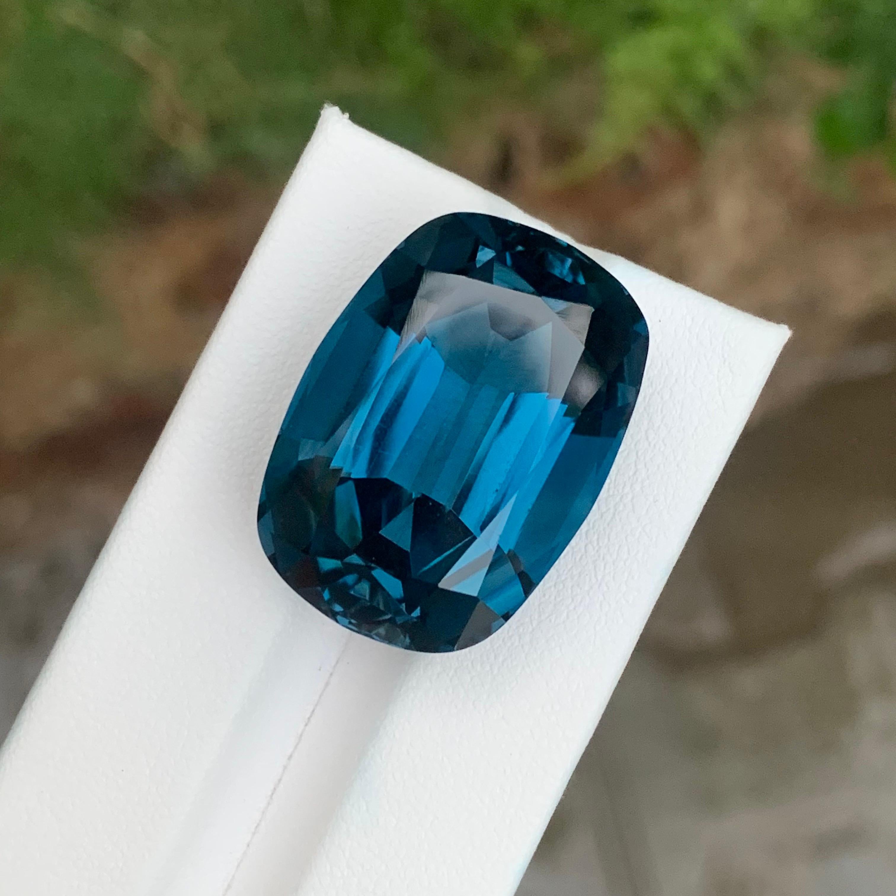 Pierre précieuse naturelle non sertie de 67.05 carats, topaze bleue de Londres en forme de coussin en vente 5