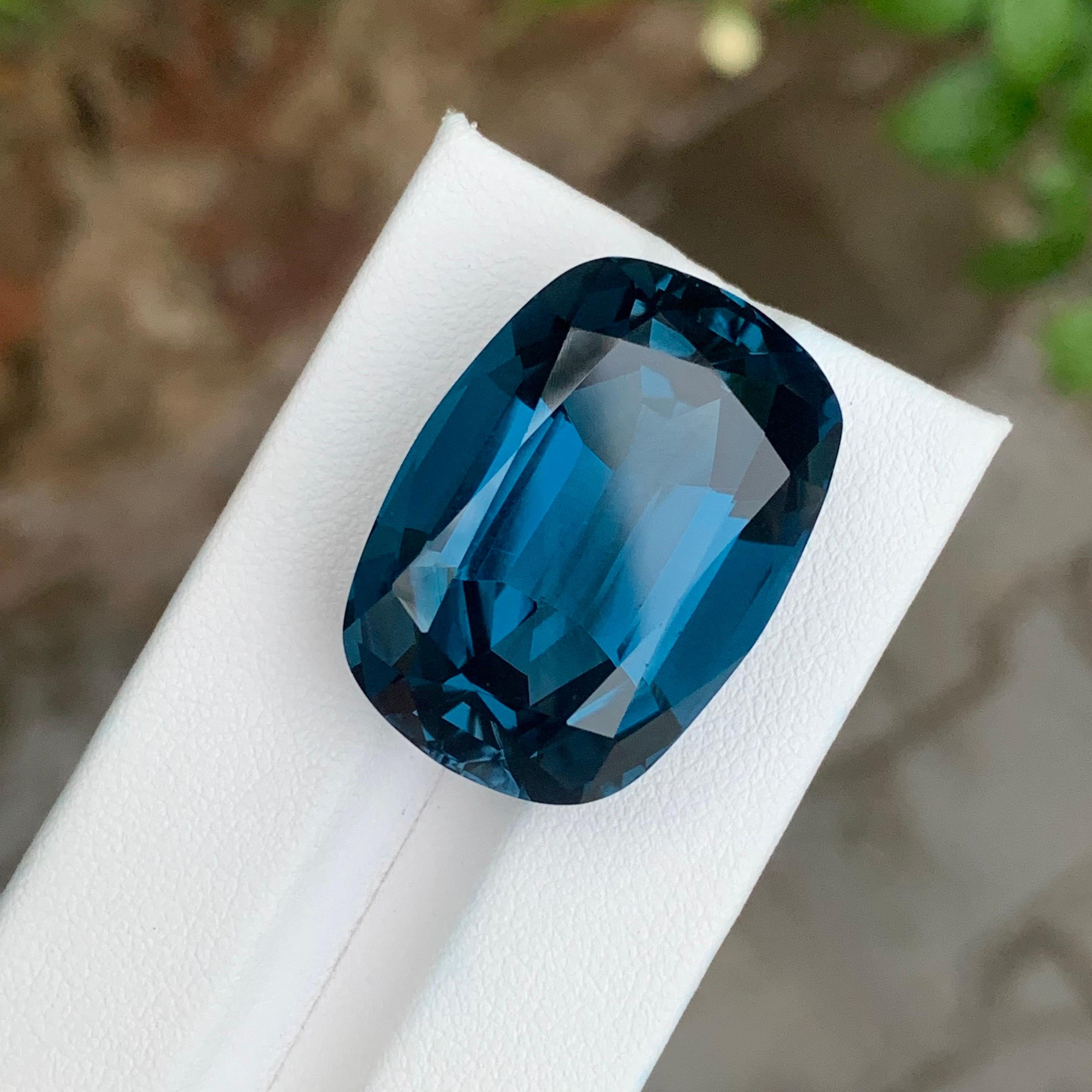 Pierre précieuse naturelle non sertie de 67.05 carats, topaze bleue de Londres en forme de coussin en vente 6