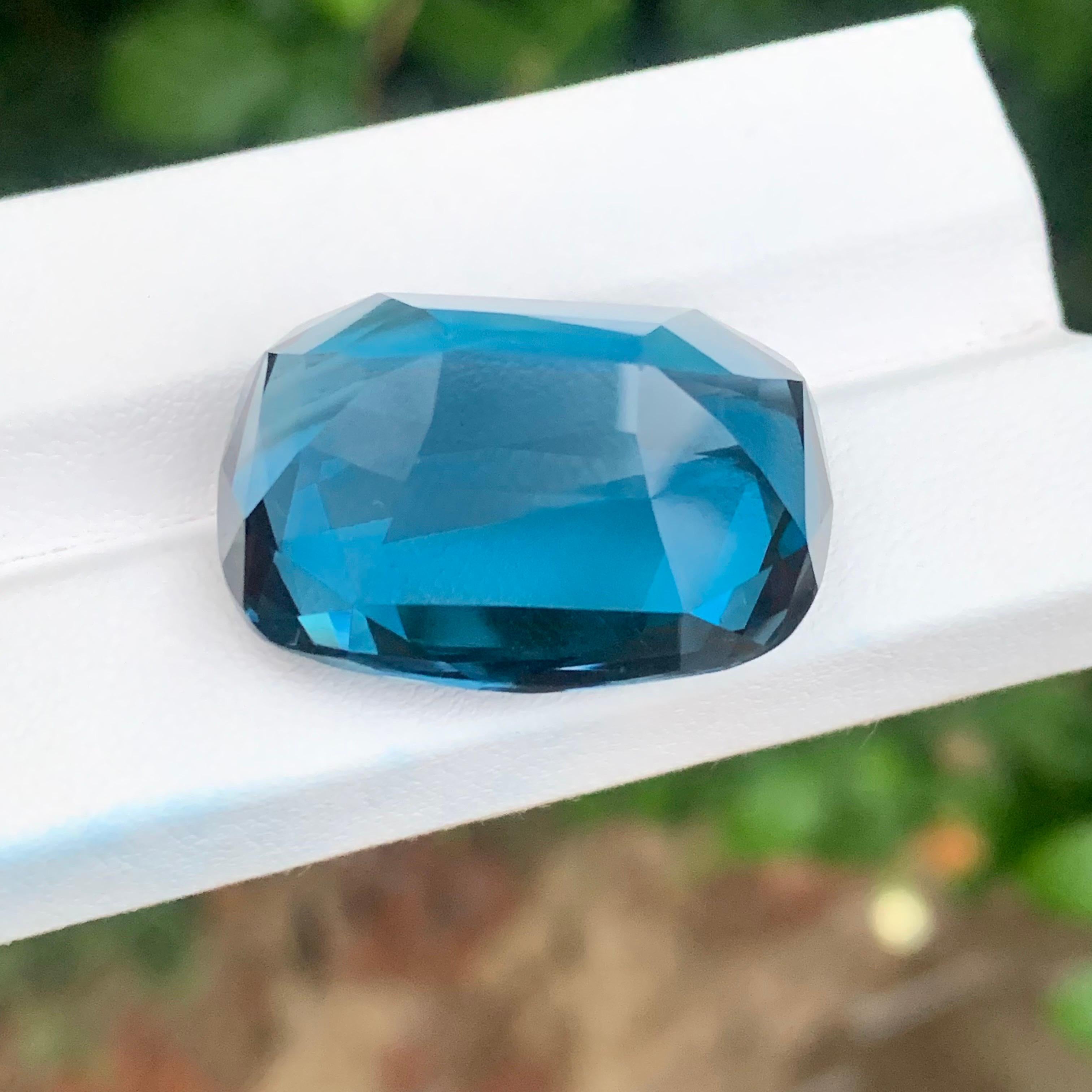 Pierre précieuse naturelle non sertie de 67.05 carats, topaze bleue de Londres en forme de coussin en vente 7