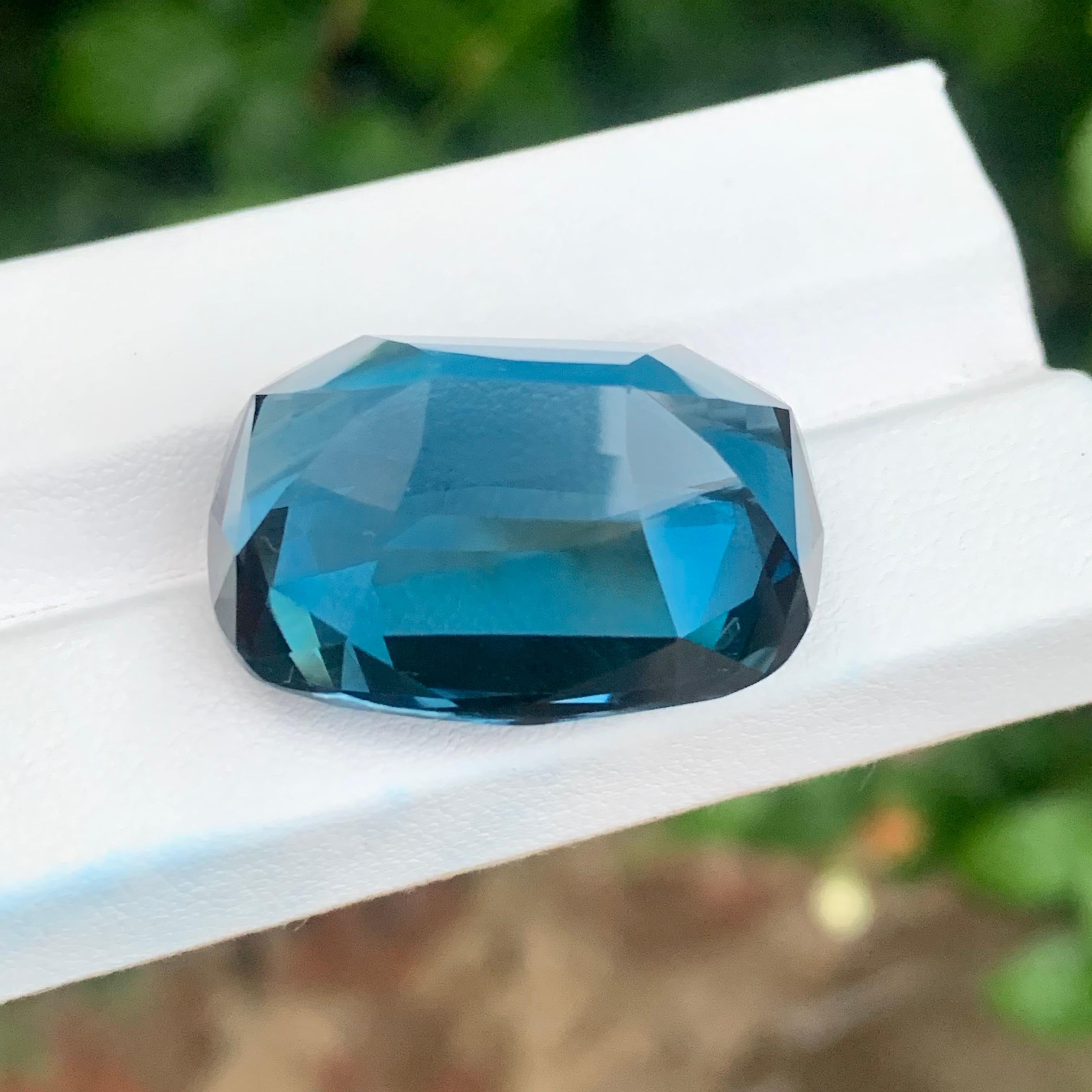 Pierre précieuse naturelle non sertie de 67.05 carats, topaze bleue de Londres en forme de coussin en vente 9