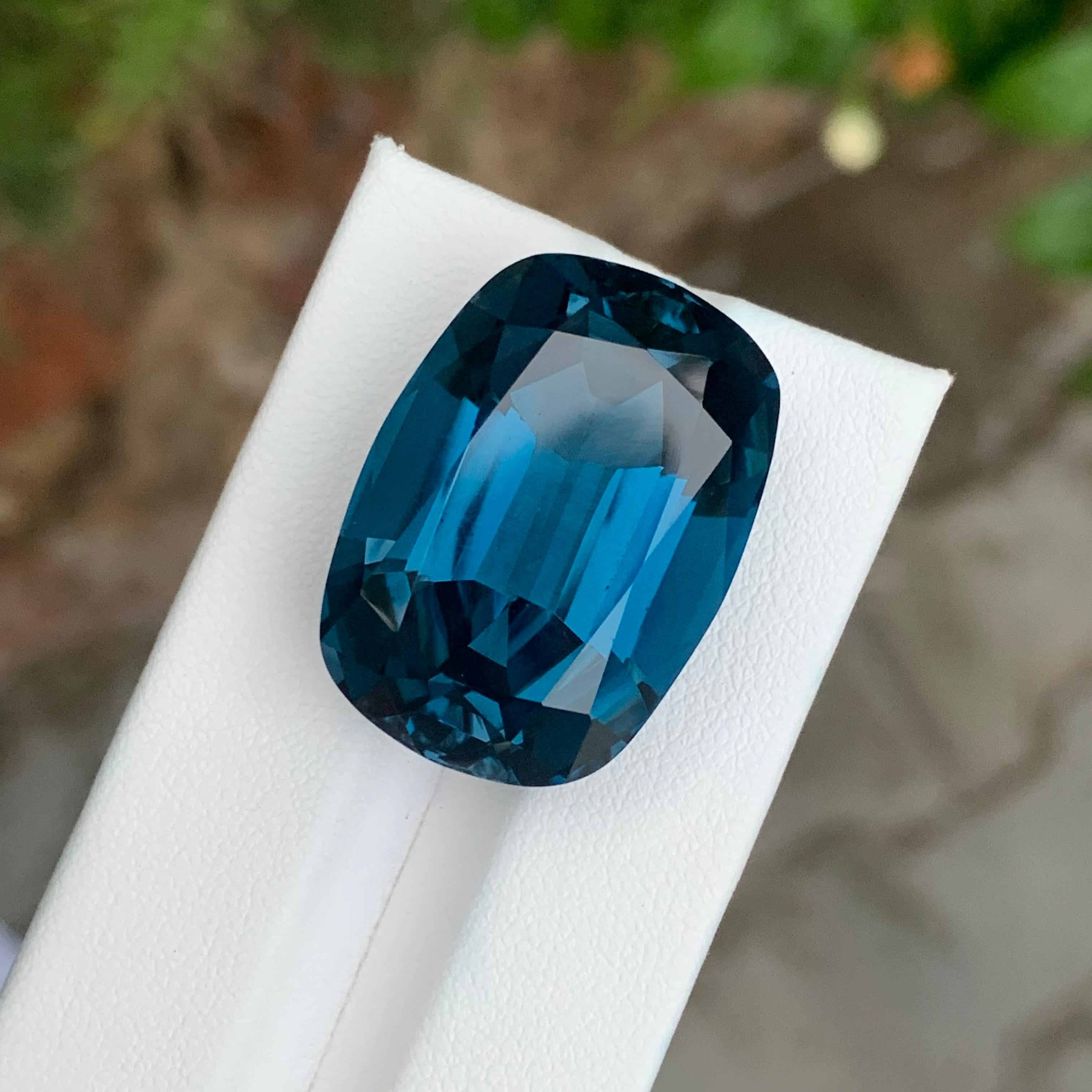 Pierre précieuse naturelle non sertie de 67.05 carats, topaze bleue de Londres en forme de coussin en vente 10