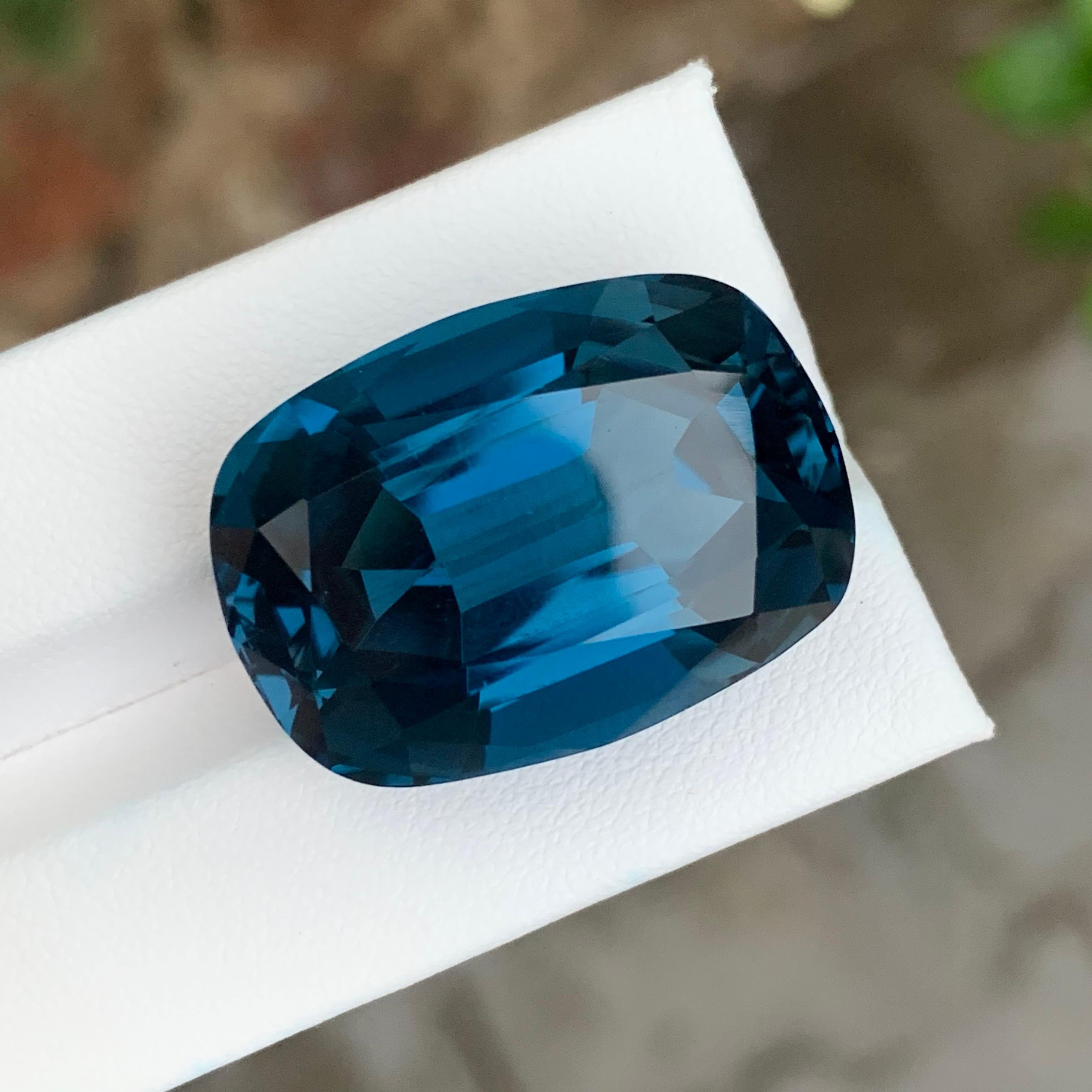 Topaze bleue de Londres en vrac

Poids : 67,05 carats
Dimension : 27 x 19 x 14 Mm
Origine : Brésil
Forme : Coussin 
Couleur : Bleu foncé
Certificat : Sur demande du client

La topaze bleue de Londres est une variété envoûtante de topaze réputée pour