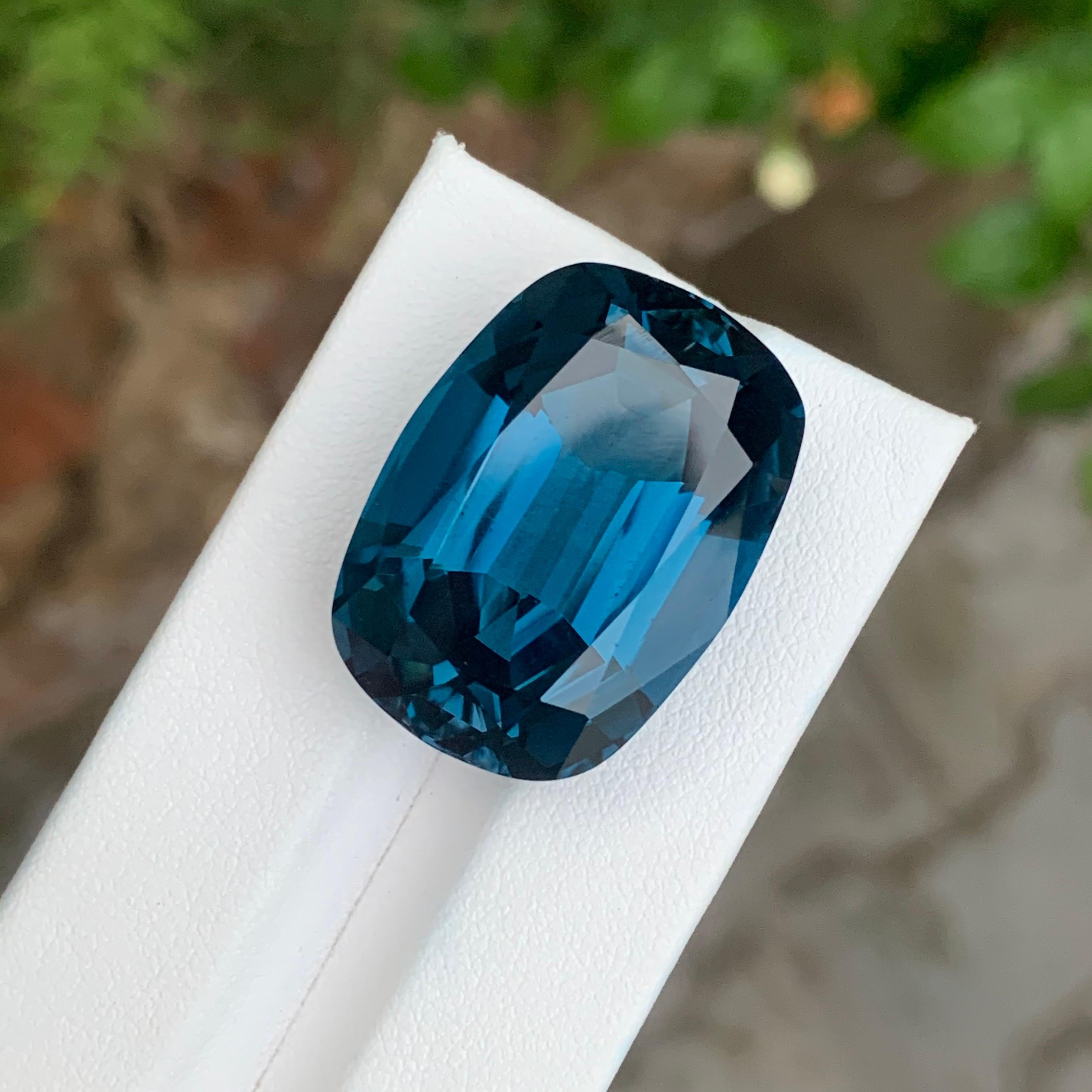 Pierre précieuse naturelle non sertie de 67.05 carats, topaze bleue de Londres en forme de coussin en vente 3