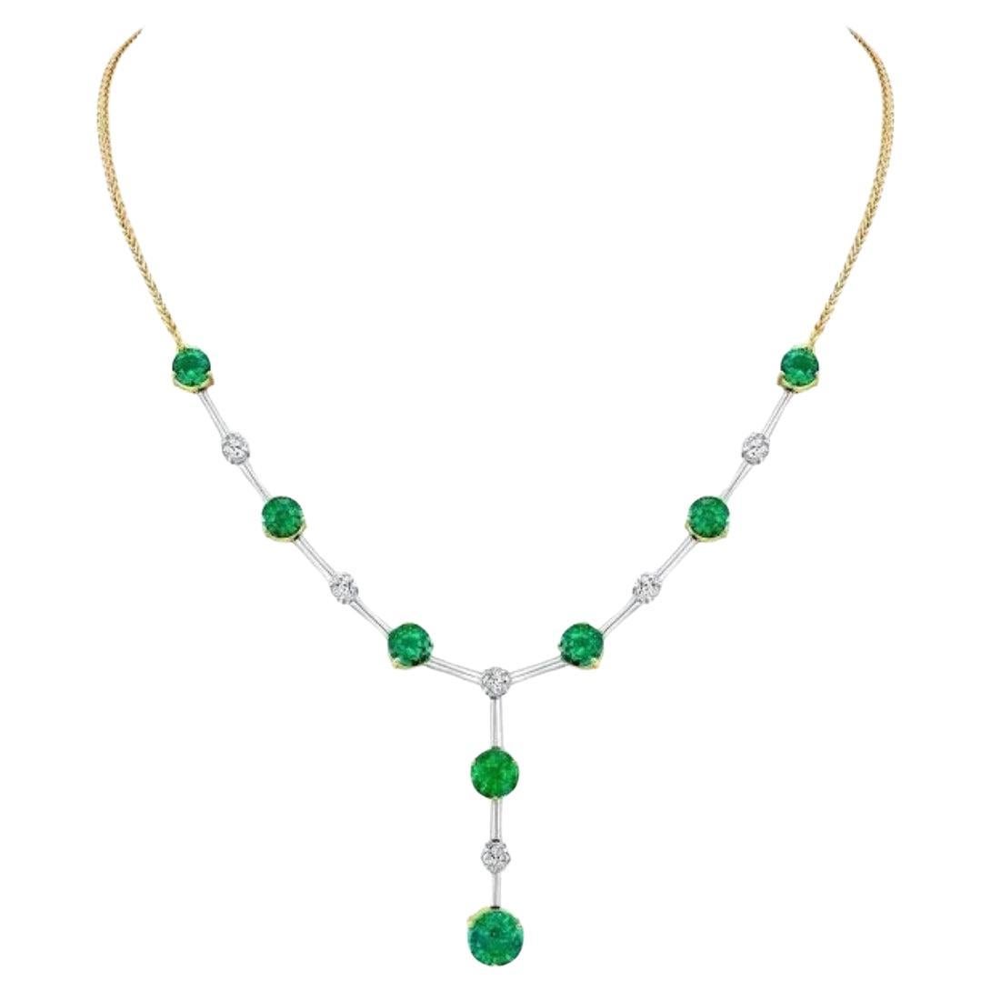 6.70ct round Emerald Necklace, featuring lily-cut diamonds in platinum. For Sale