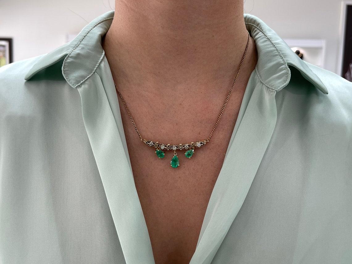 6.70tcw Bib Vintage Pear Emerald Diamond Necklace Fine Gold Emerald Pendant 14K In New Condition For Sale In Jupiter, FL