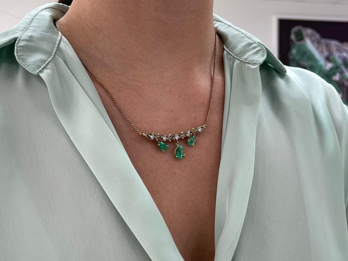 6.70tcw Bib Vintage Pear Emerald Diamond Necklace Fine Gold Emerald Pendant 14K For Sale 1