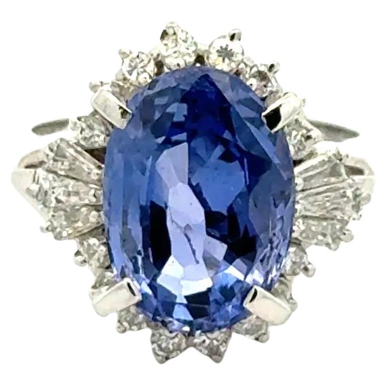 Bague de cocktail en platine avec saphir violet ovale de 6,71 carats et diamant en vente