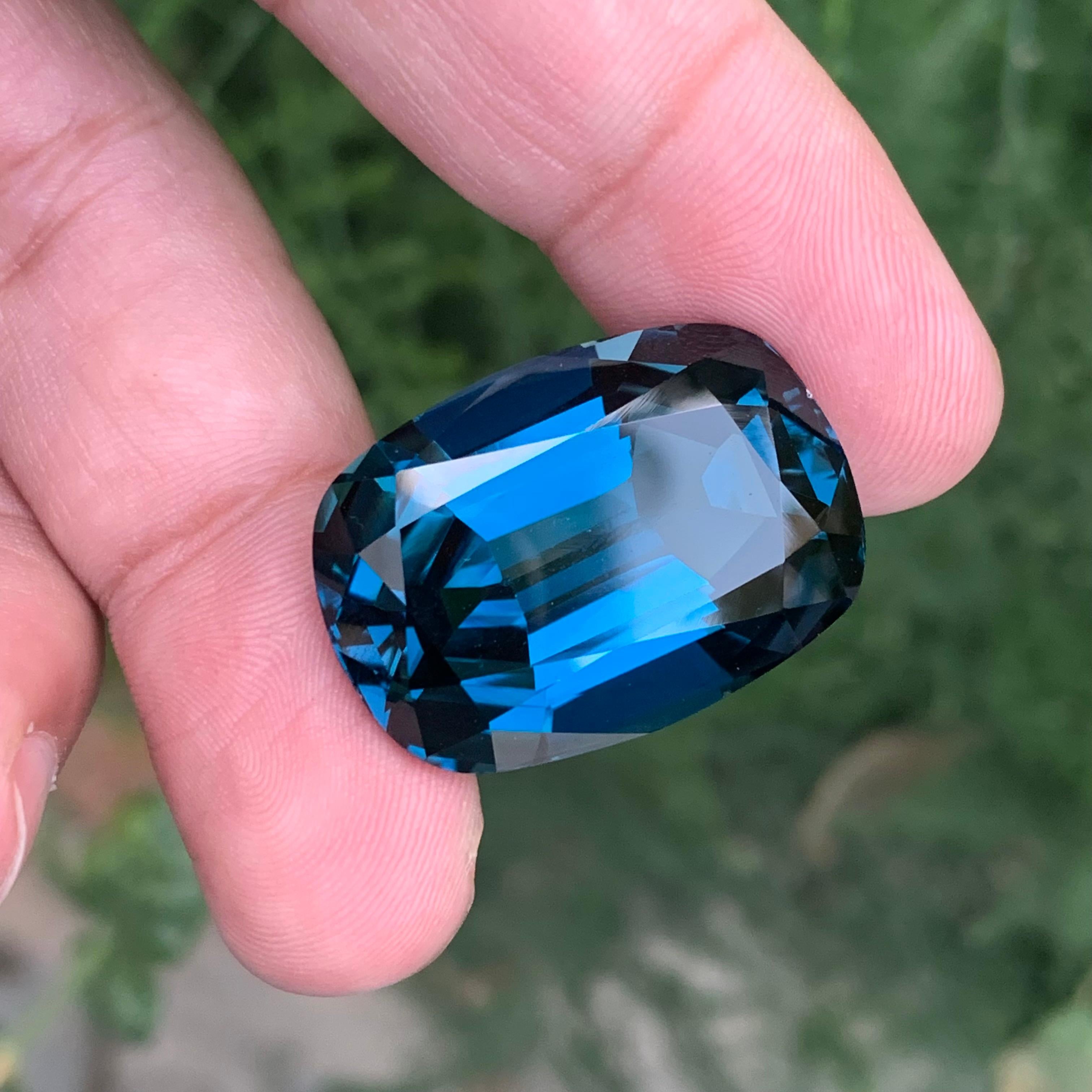 67,10 Carati di pietra preziosa sciolta di Topazio Blu di Londra a forma di cuscino lungo In condizioni Nuovo in vendita a Peshawar, PK