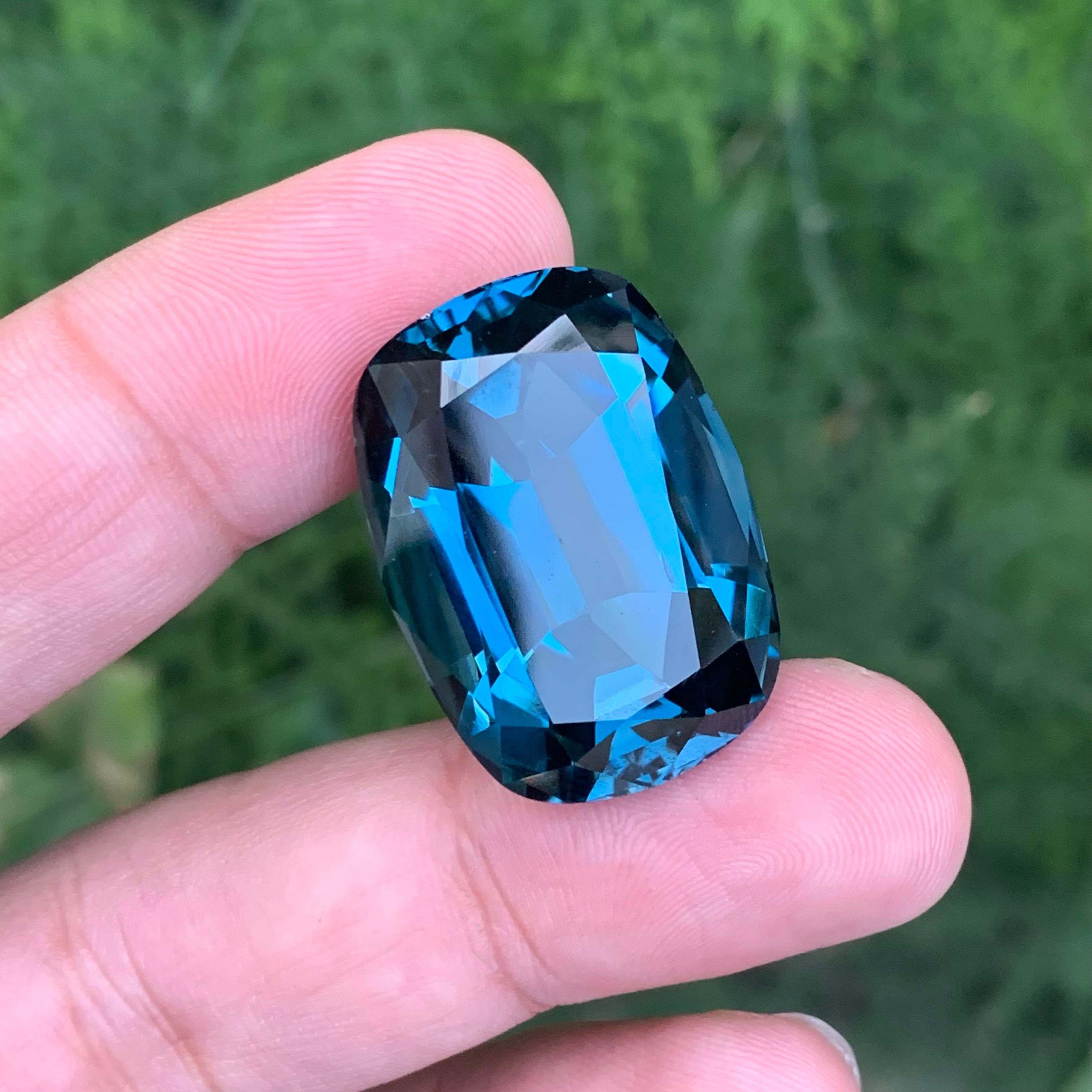 da uomo o donna 67,10 Carati di pietra preziosa sciolta di Topazio Blu di Londra a forma di cuscino lungo in vendita