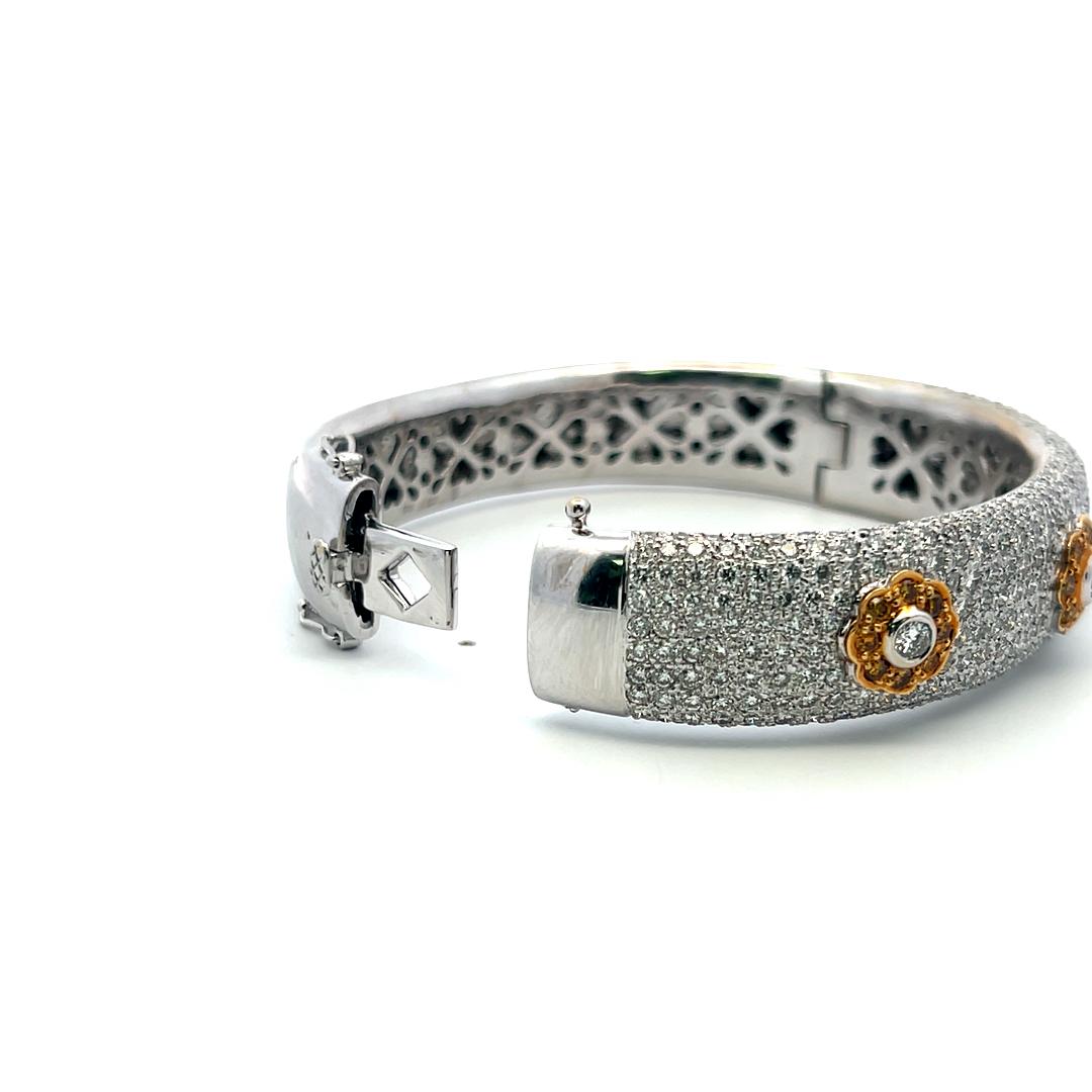 Bracciale in oro bicolore da 6,72 carati con diamante tondo brillante VS 18 carati in vendita 3