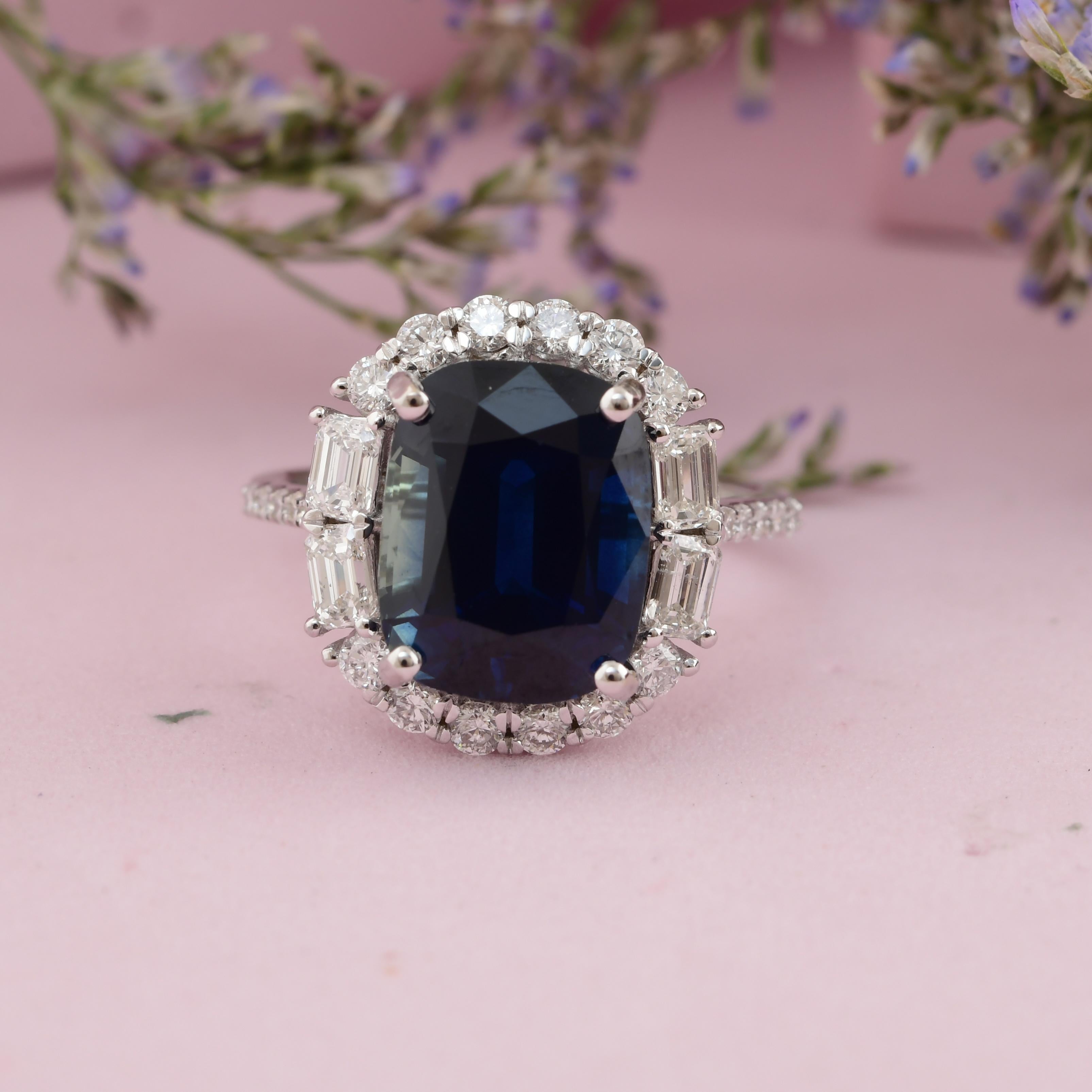 En venta: 6.73 CTW Zafiro Azul Oscuro Piedra de Nacimiento SI/HI Anillo Halo de Diamantes 18k Oro Blanco  3