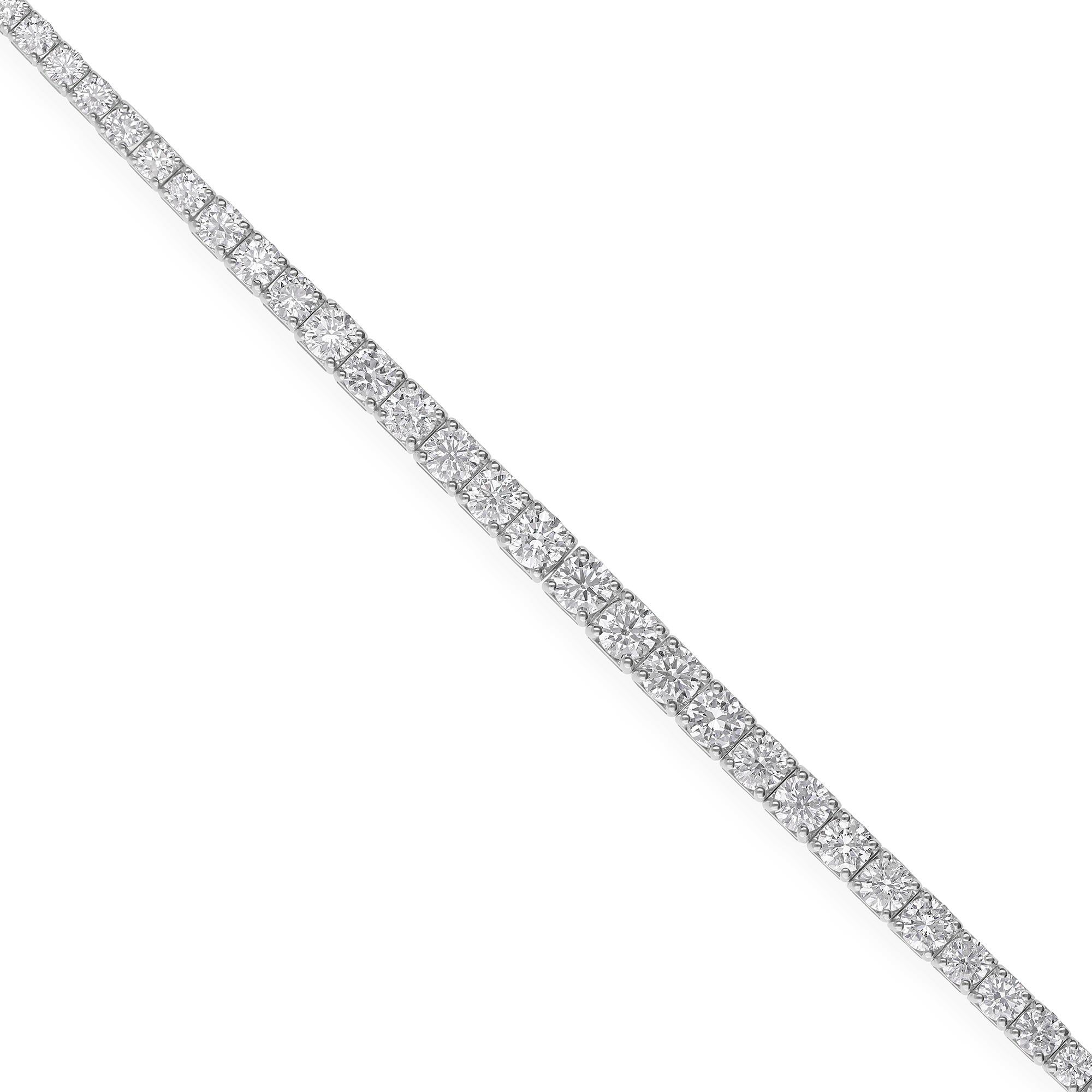 6,73 Karat SI Reinheit HI Farbe Abgestufte Diamant-Tennis-Armband 14k Weißgold
Das Armband weist abgestufte runde Diamanten auf, wobei die größeren Diamanten in der Mitte des Armbands gefasst sind und ein Tennisarmband bilden. 
Diamanten sind ein