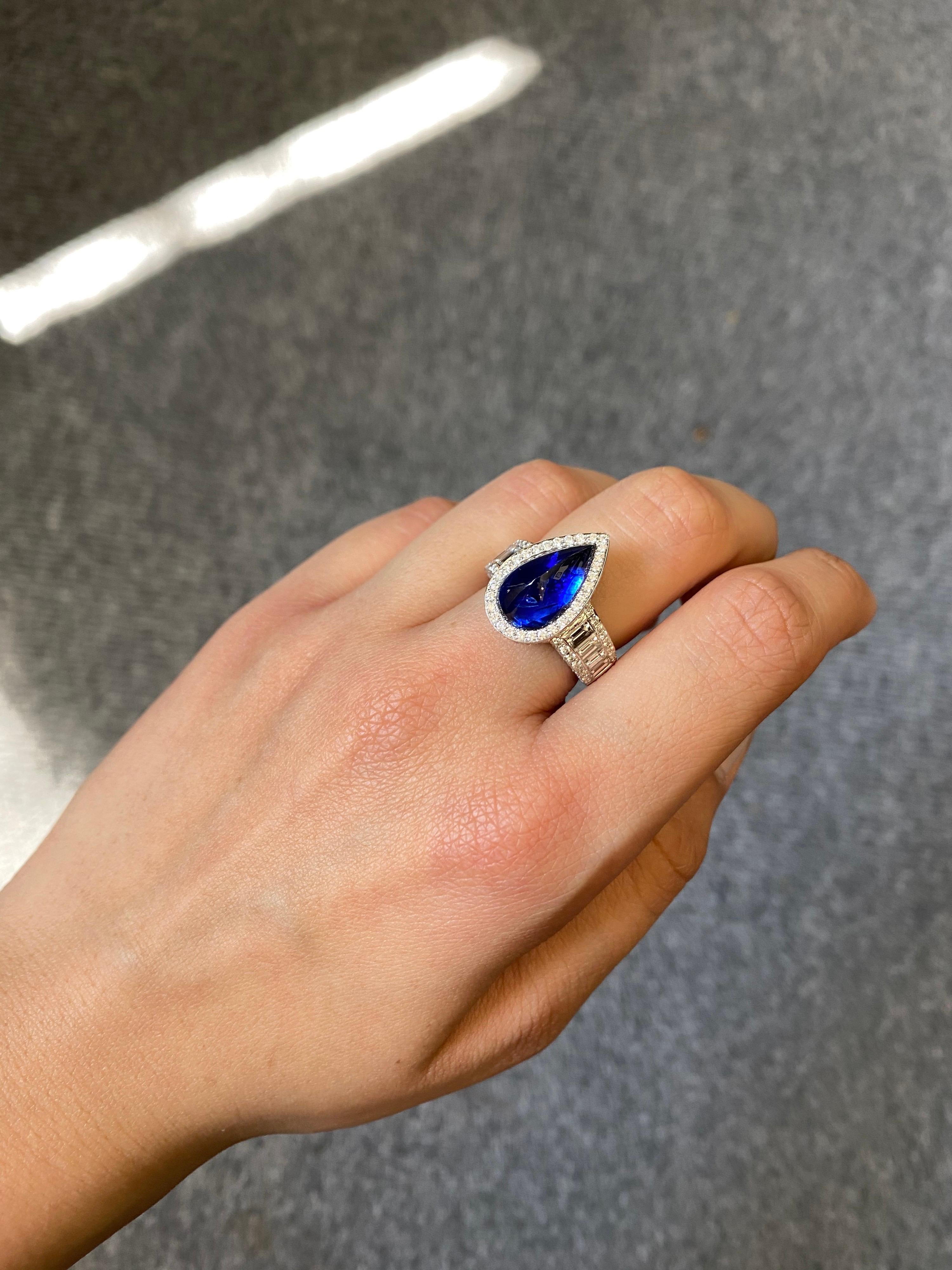 Modern 6.74 Carat Blue Ceylon Sapphire and Diamond Engagement Ring For Sale