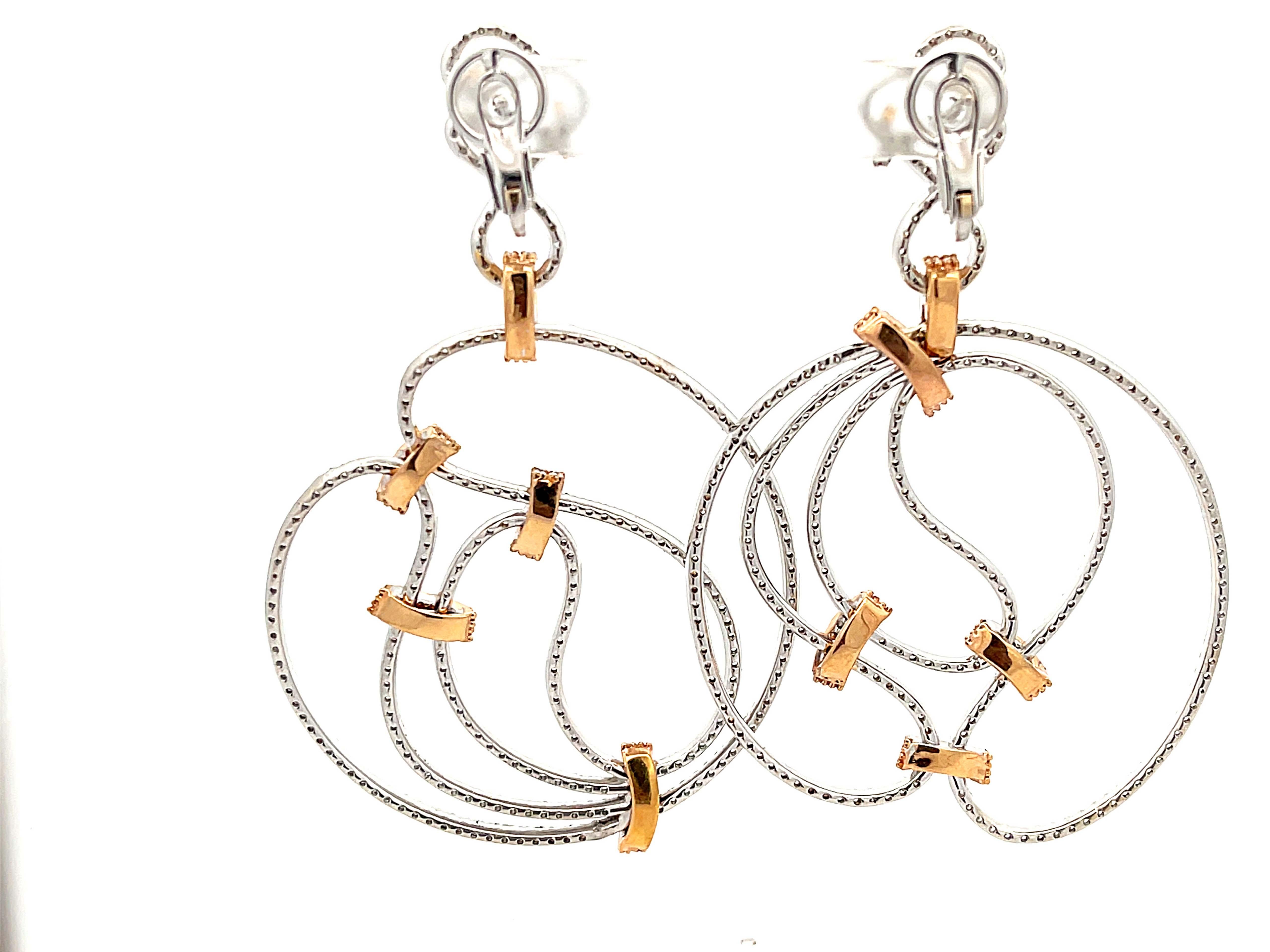 Orecchini con diamanti grandi da 6,74 carati in oro bianco 18 carati con accenti in oro rosa in vendita 1