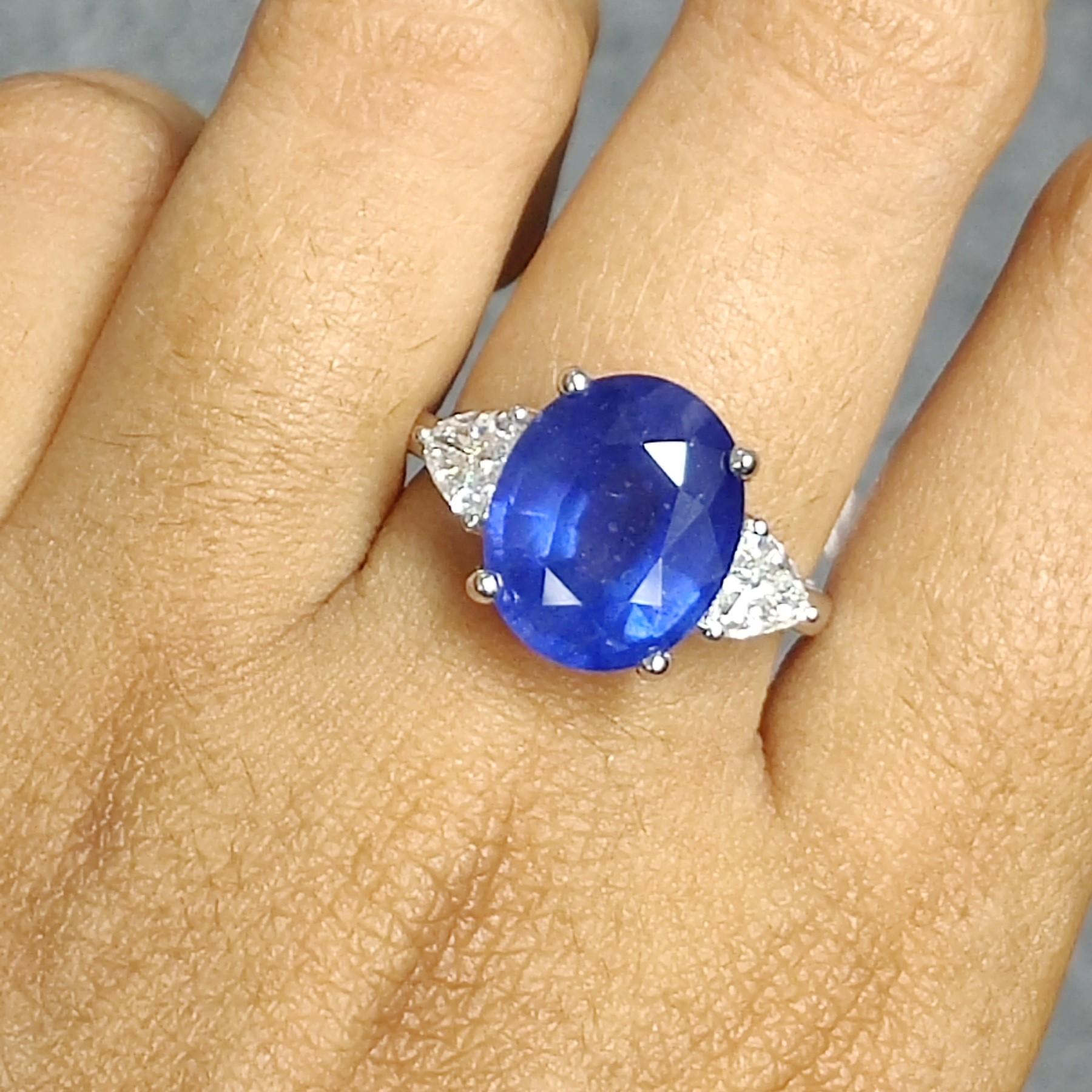 Viktorianischer Ring mit 6,74 Karat Saphir und drei Steinen und Diamanten aus 18 Karat Gold 2