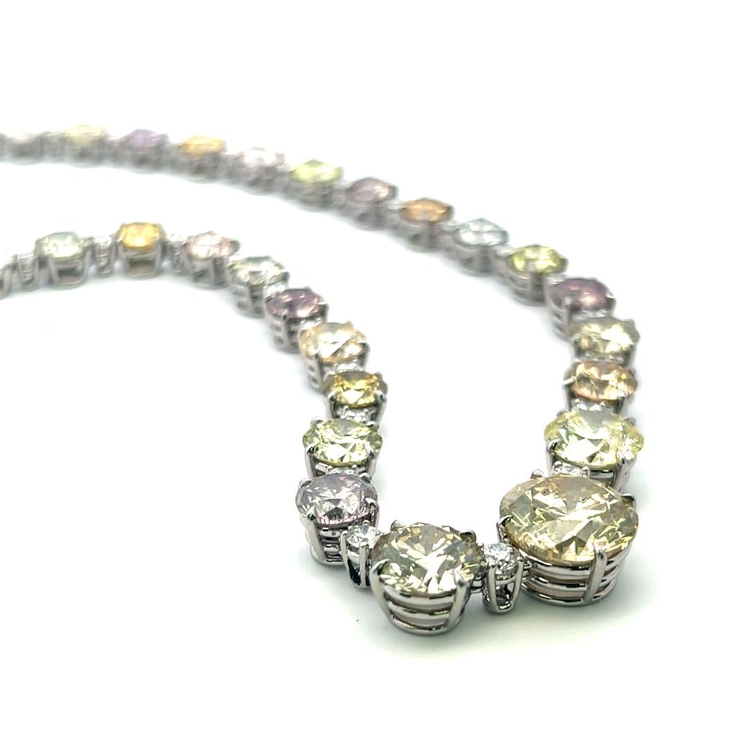67,49 Carati Collana Riviera in platino con diamanti tondi, brillanti e multicolore in vendita 4