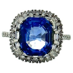 Bague en or blanc 14 carats avec saphir bleu de 6,74 carats et diamants de 0,89 carat