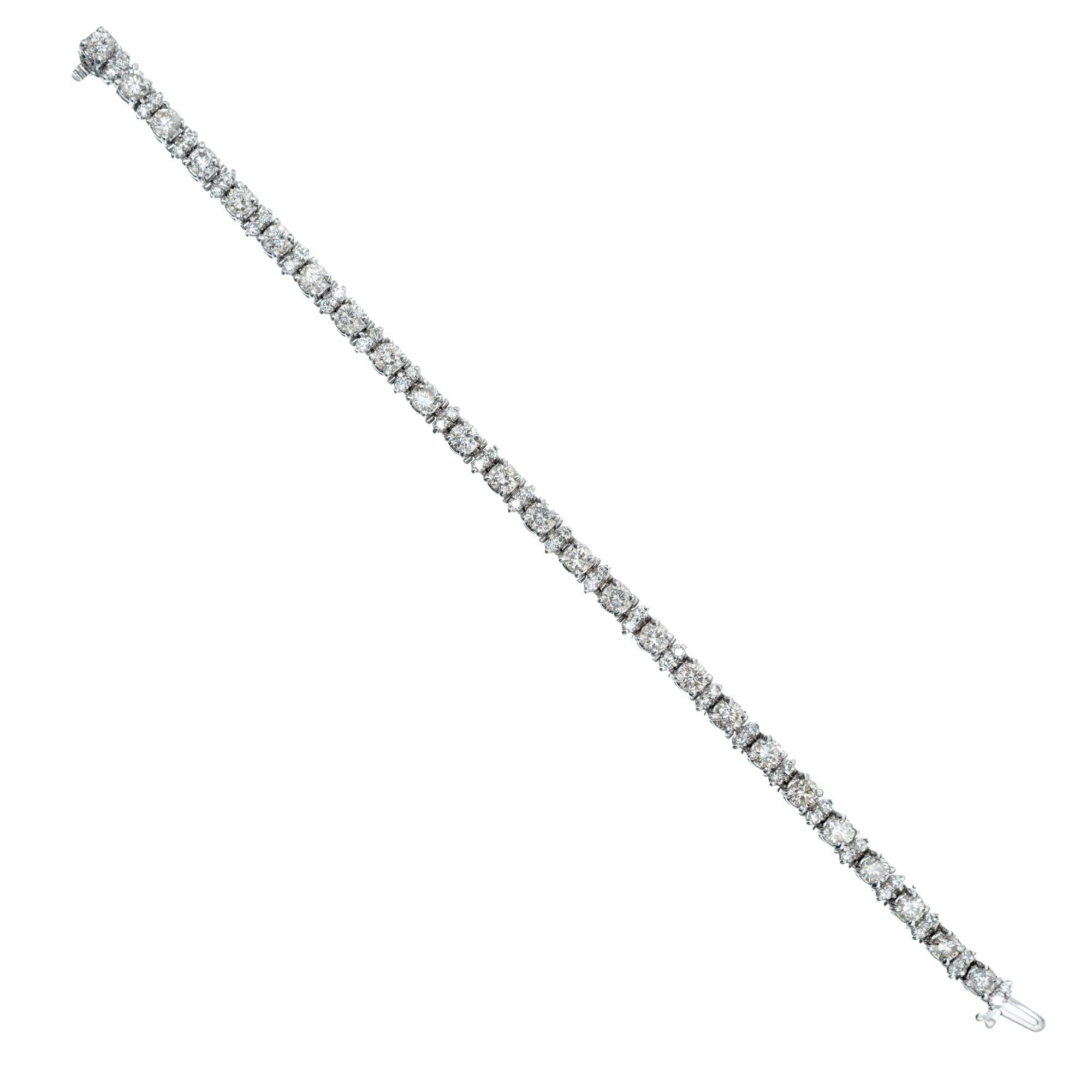 Tennisarmband mit Scharnier, 6,75 Karat Diamant 14k Weißgold (Rundschliff) im Angebot