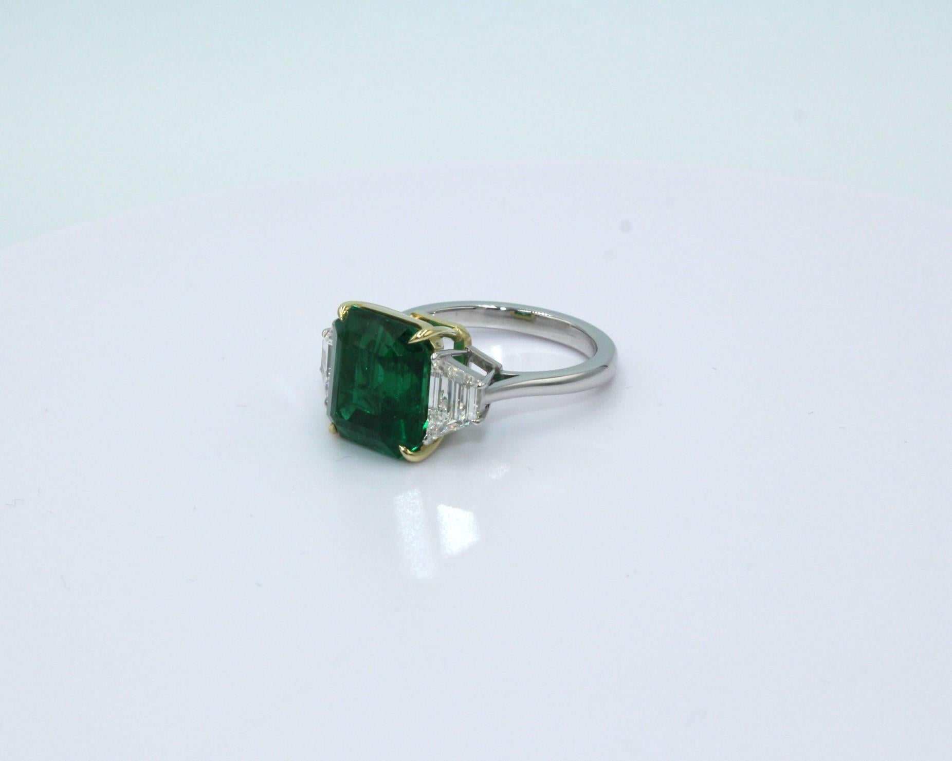 Women's 6.75 Carat Emerald & Diamond Ring  For Sale