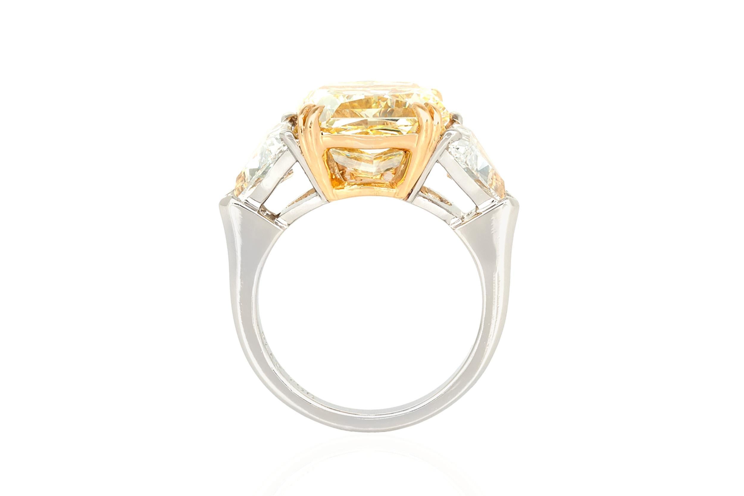 6.75 Carat Fancy Yellow Square Radiant Diamond Engagement Ring In Good Condition For Sale In New York, NY