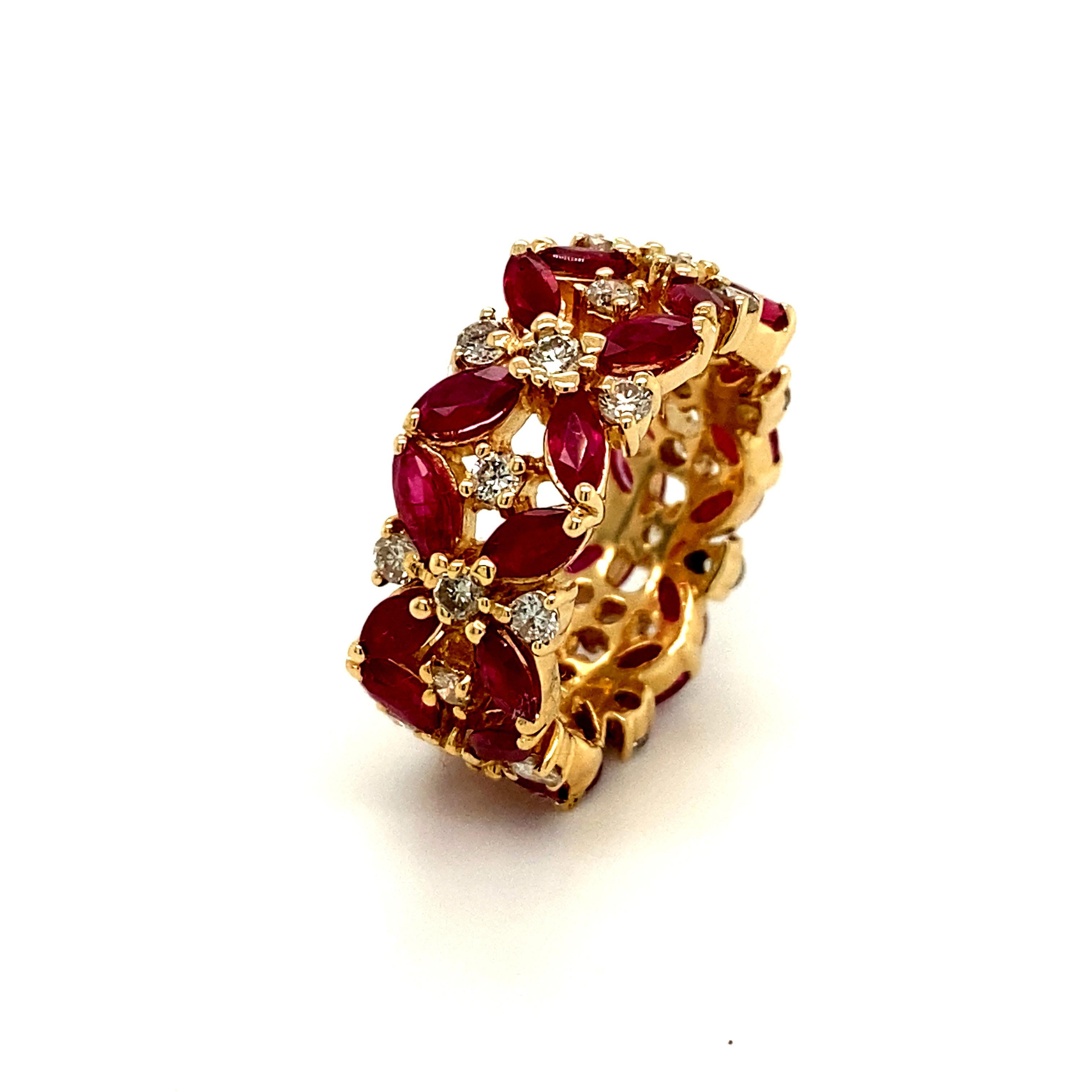 Contemporary 6.75 Carat Natural Diamond and Ruby Ring Band 14 Karat Yellow Gold For Sale