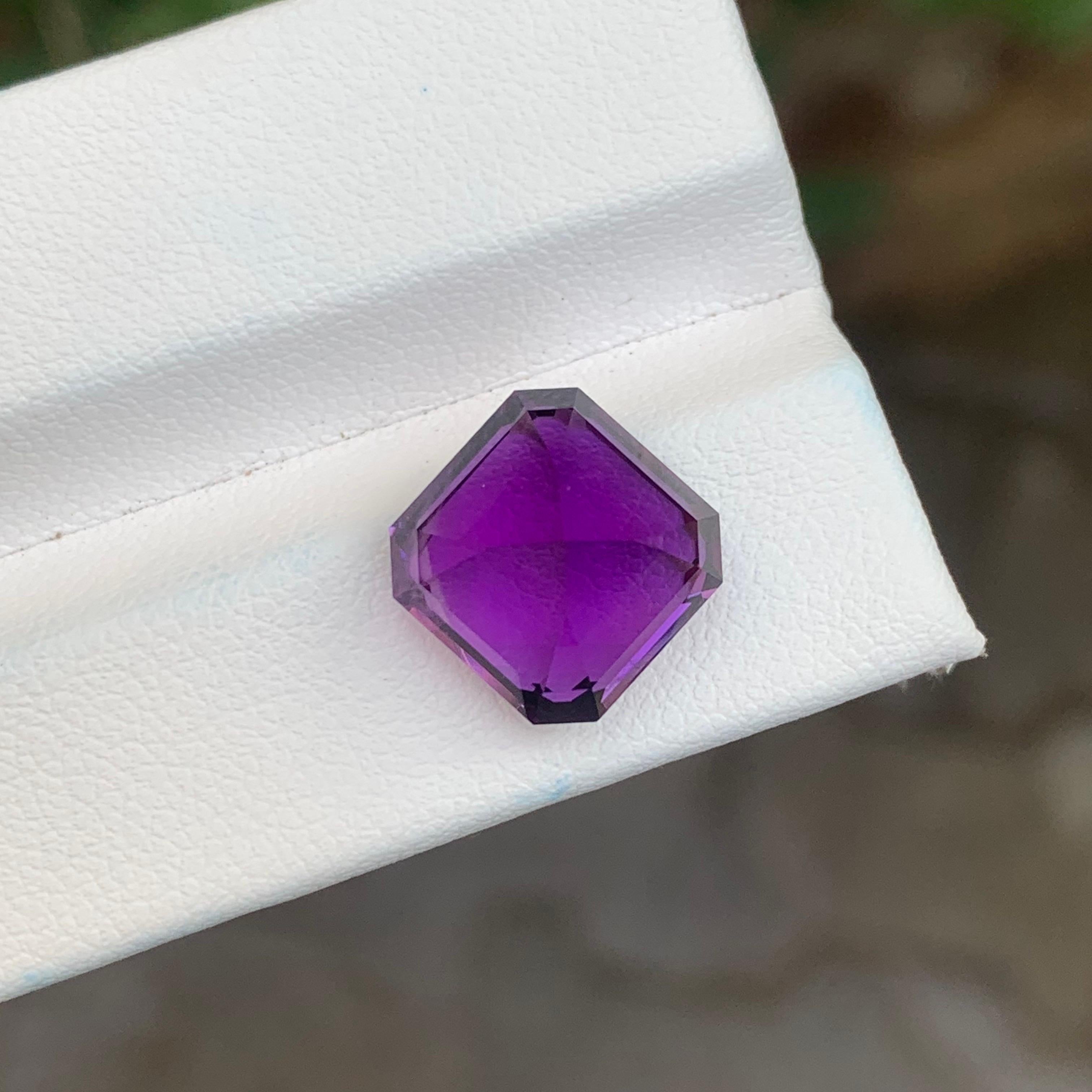 6.75 Carat Natural Loose Amethyst Octagon Shape Gemstone (Améthyste en vrac en forme d'octogone) en vente 2