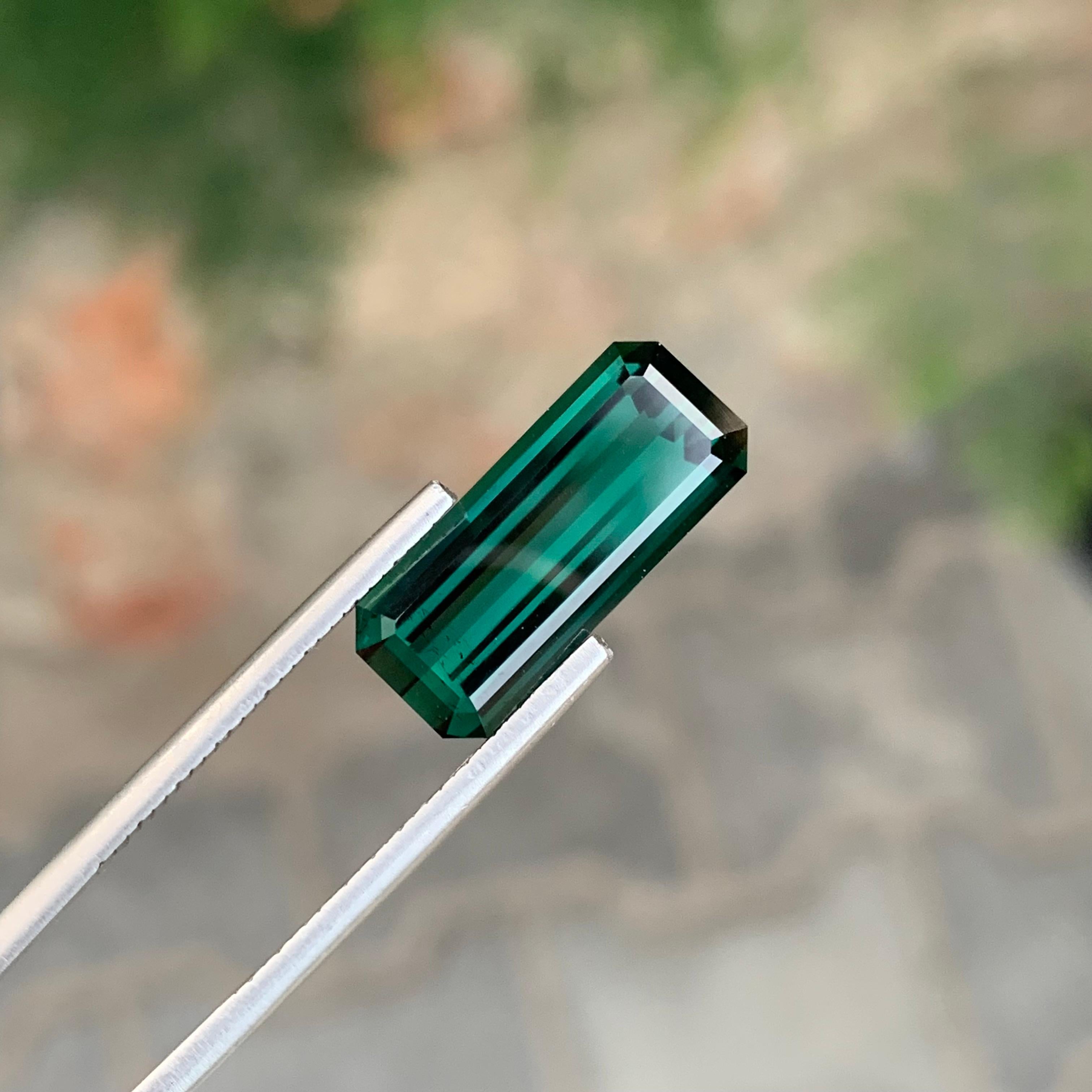 6,75 Karat Natürlicher loser Deep Lagoon Turmalin Langer Smaragd Form Edelstein im Angebot 1