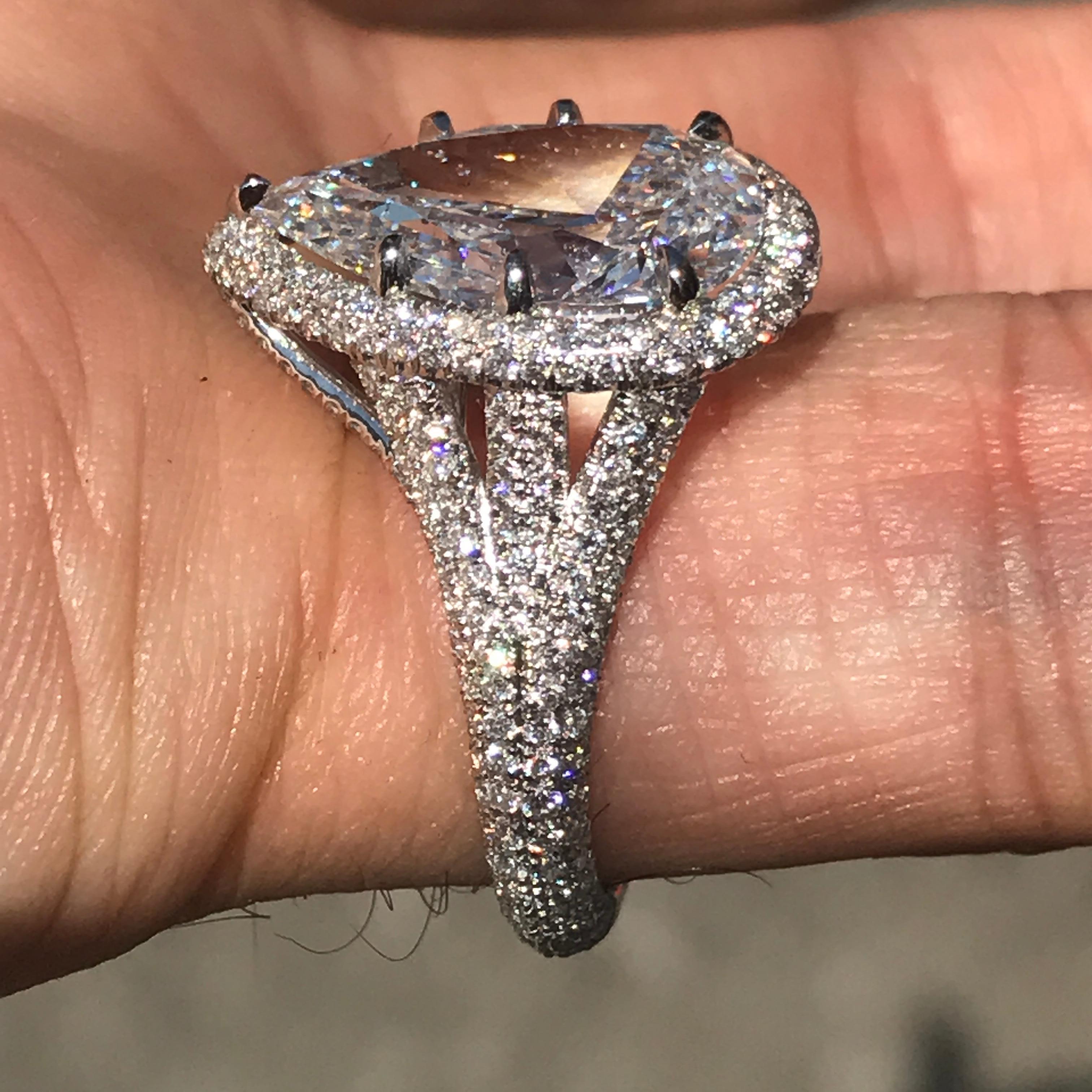6,75 Karat birnenförmiger Verlobungsring G SI2, GIA-zertifiziert in Platin-Halo gefasst (Tropfenschliff) im Angebot