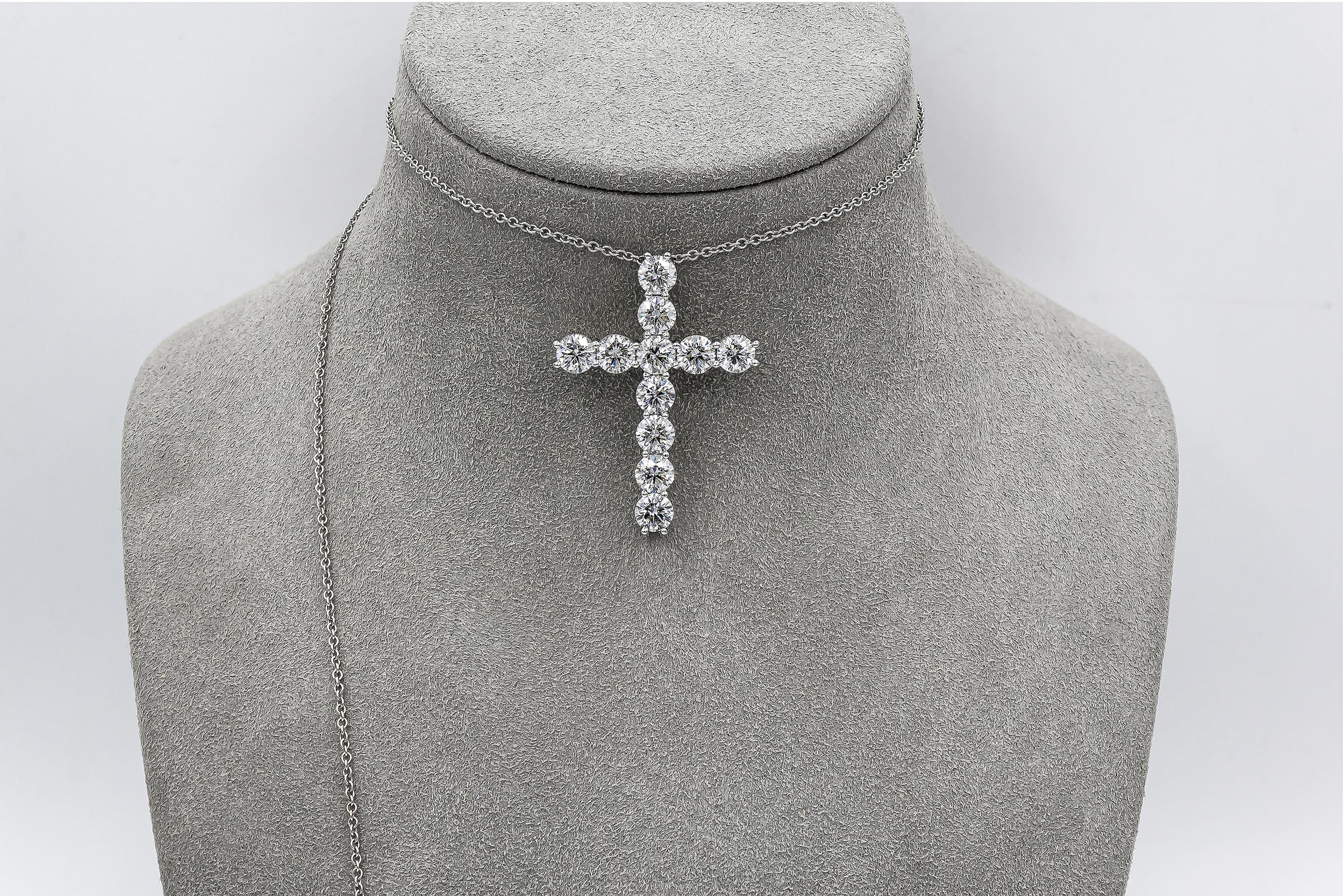 Roman Malakov Halskette mit Kreuzanhänger, 6.75 Karat runder Diamant (Zeitgenössisch) im Angebot