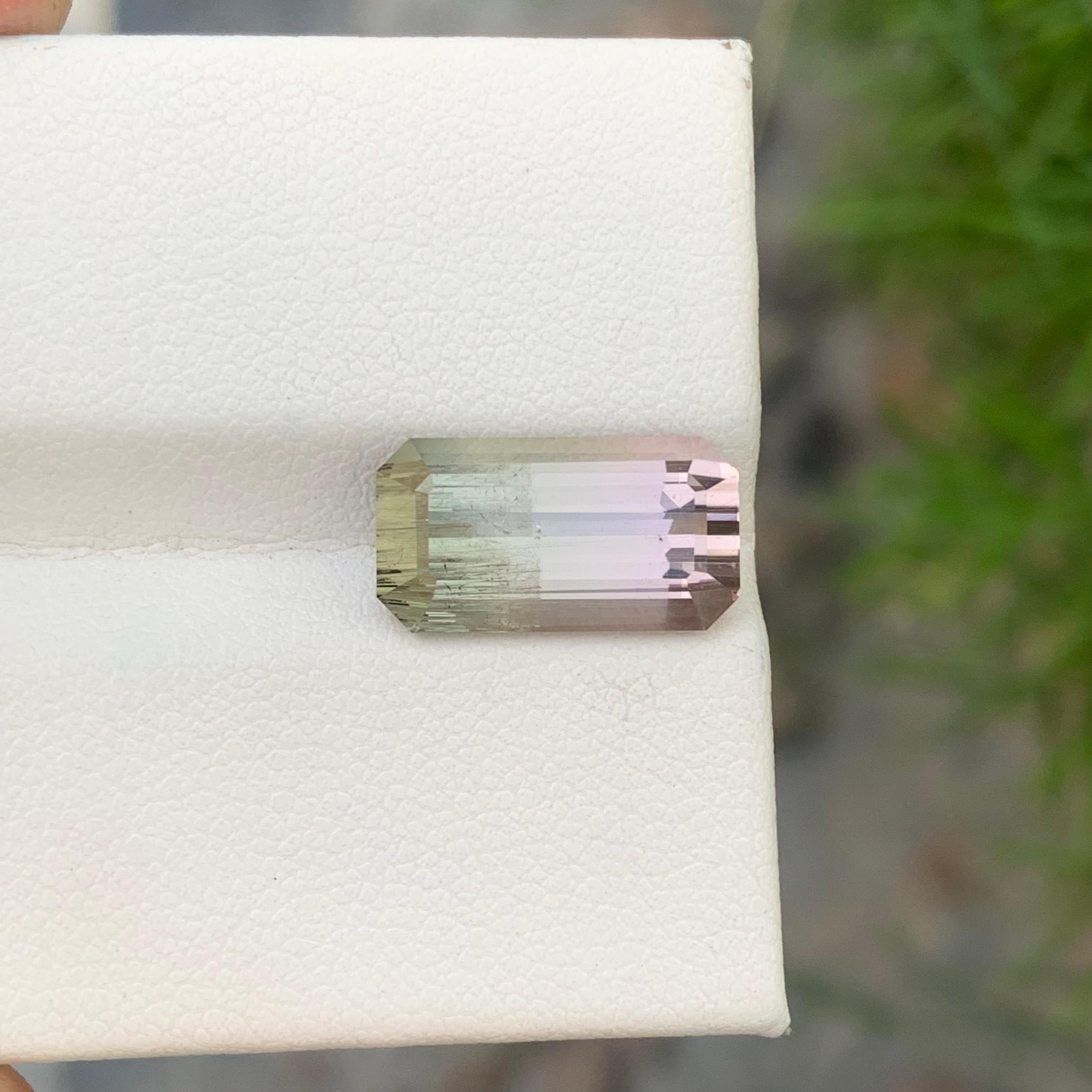 Tourmaline bicolore naturelle en forme d'émeraude de 6,75 carats Unisexe en vente