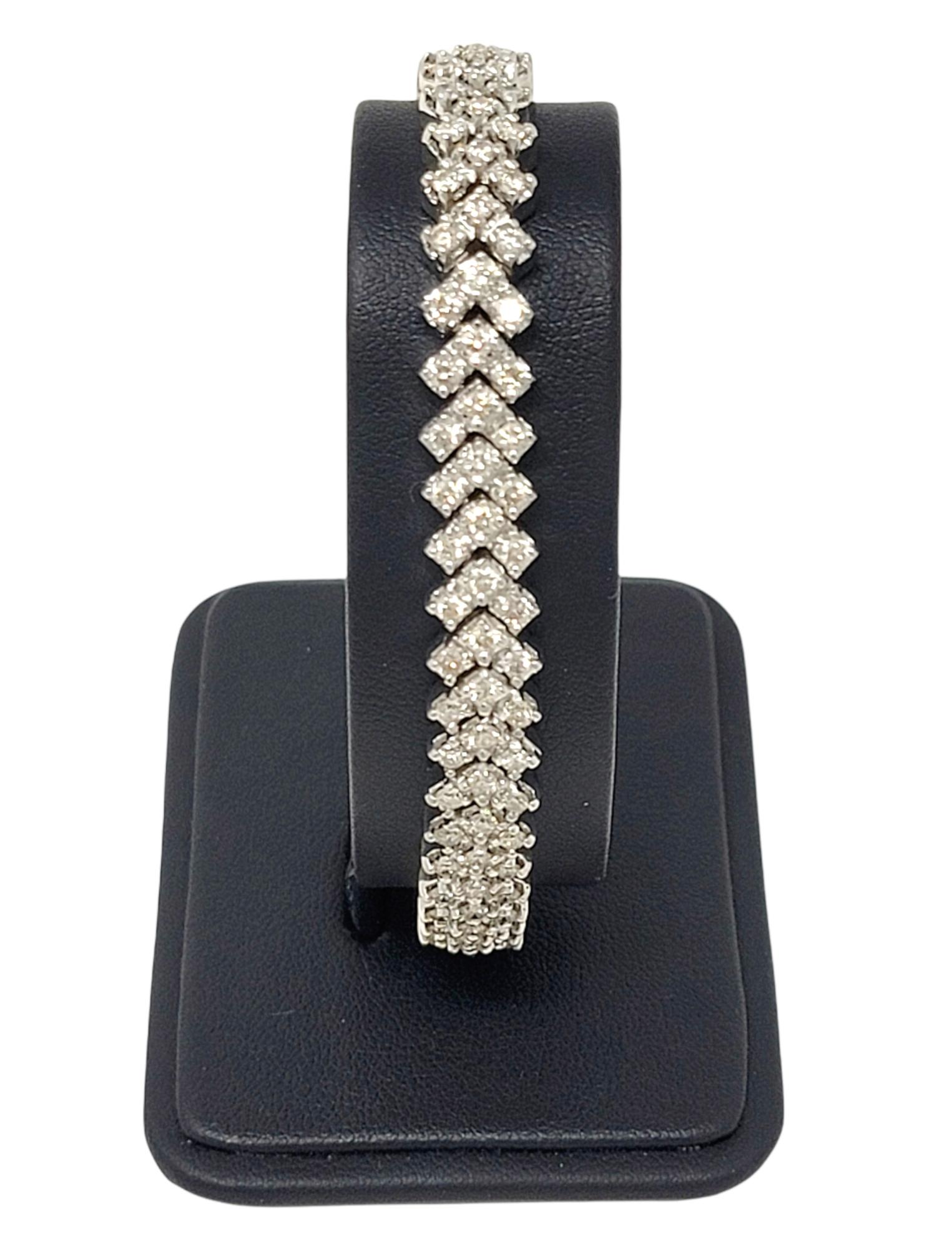 Bracelet à maillons à chevrons en or blanc 14 carats avec diamants ronds naturels de 6,75 carats en vente 5