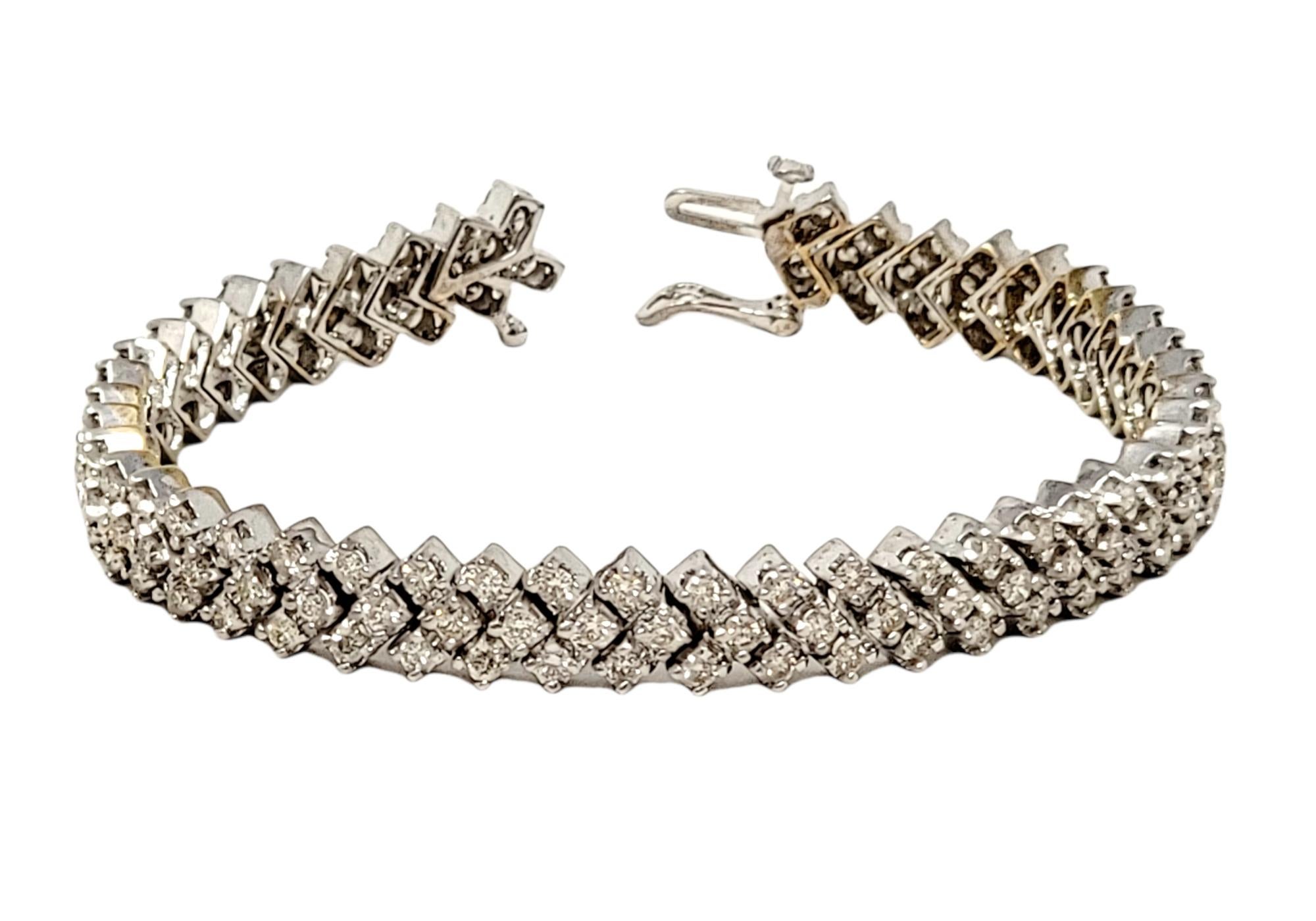 6,75 quilates de diamante redondo natural Chevron Pulsera Link de oro blanco de 14 quilates Contemporáneo en venta