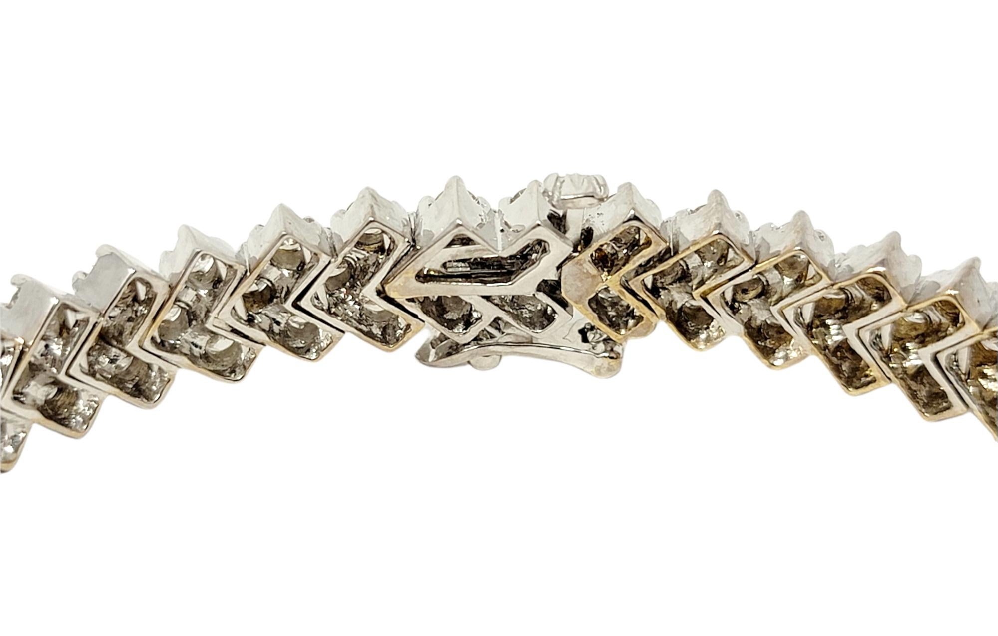 Bracelet à maillons à chevrons en or blanc 14 carats avec diamants ronds naturels de 6,75 carats en vente 3