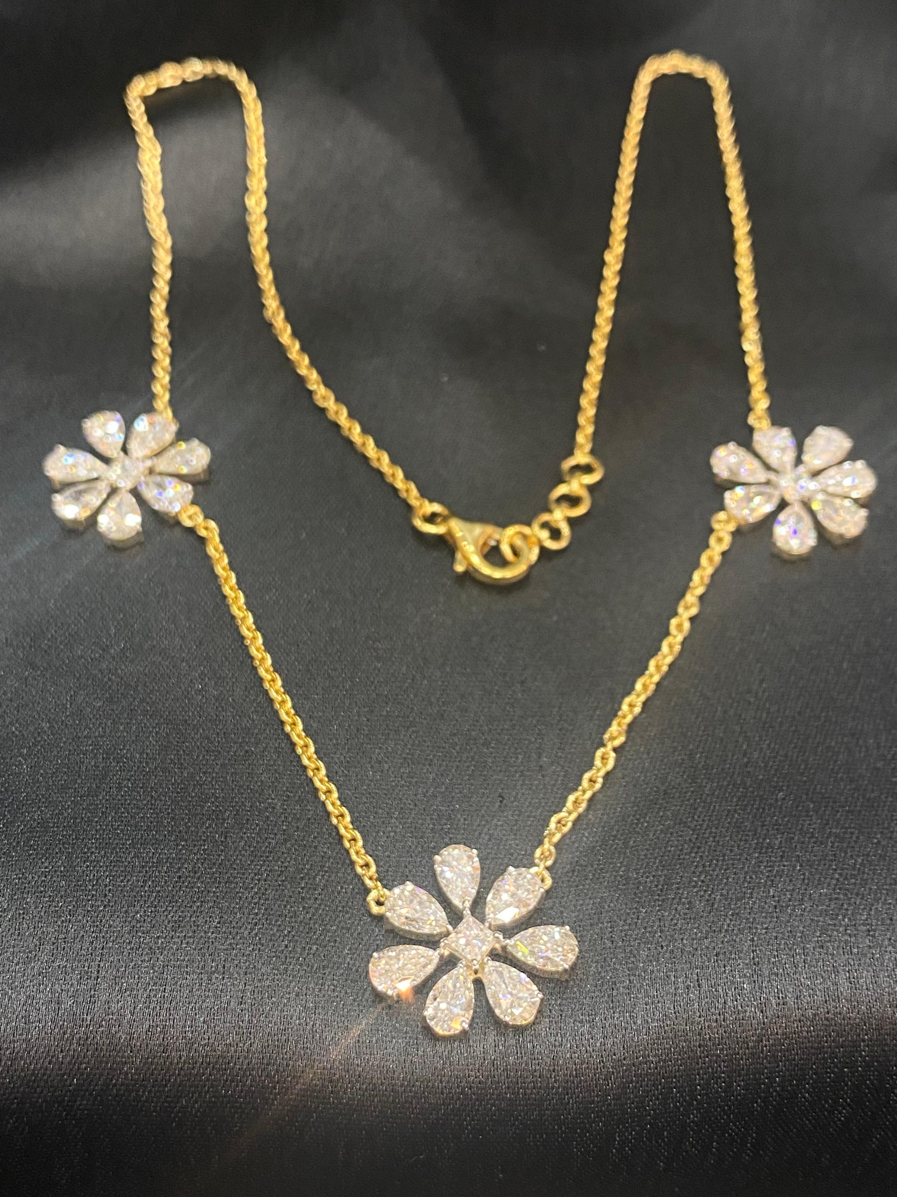 Experience the brilliance and glamour of this stunning 6.75 carat Pear Princess diamond 3-flower necklace in 14k yellow gold, perfectly poised to elevate your dazzle and charm!

Specifications : 

Diamond Weight : 6.75 Cts [6.30 Cts Pear + 0.45 Cts