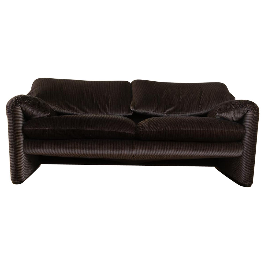 "675 MARALUNGA" Sofa, Vico Magistretti, Cassina