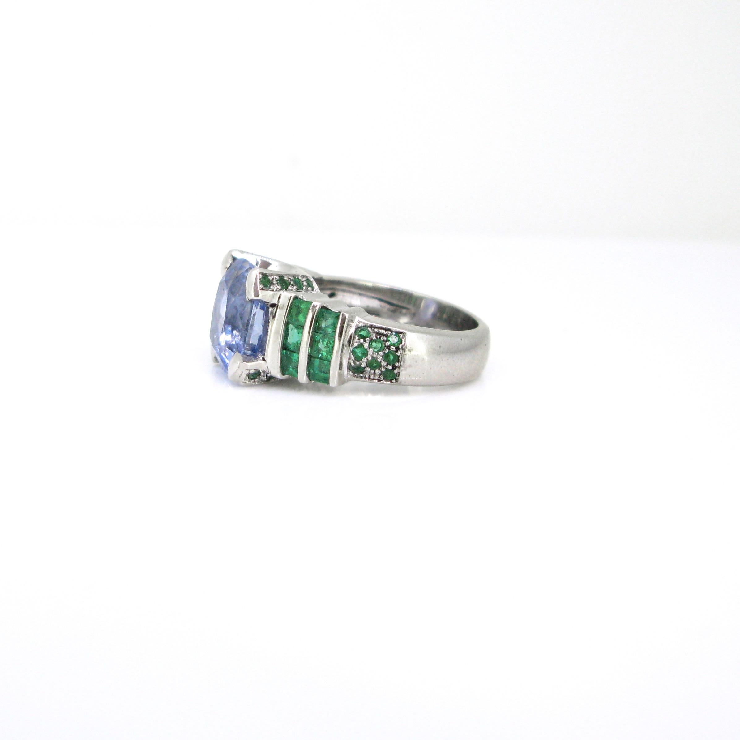 Women's or Men's 6.75 Carat Ceylon Sapphire and Emerald Ring, 18 Karat White Gold