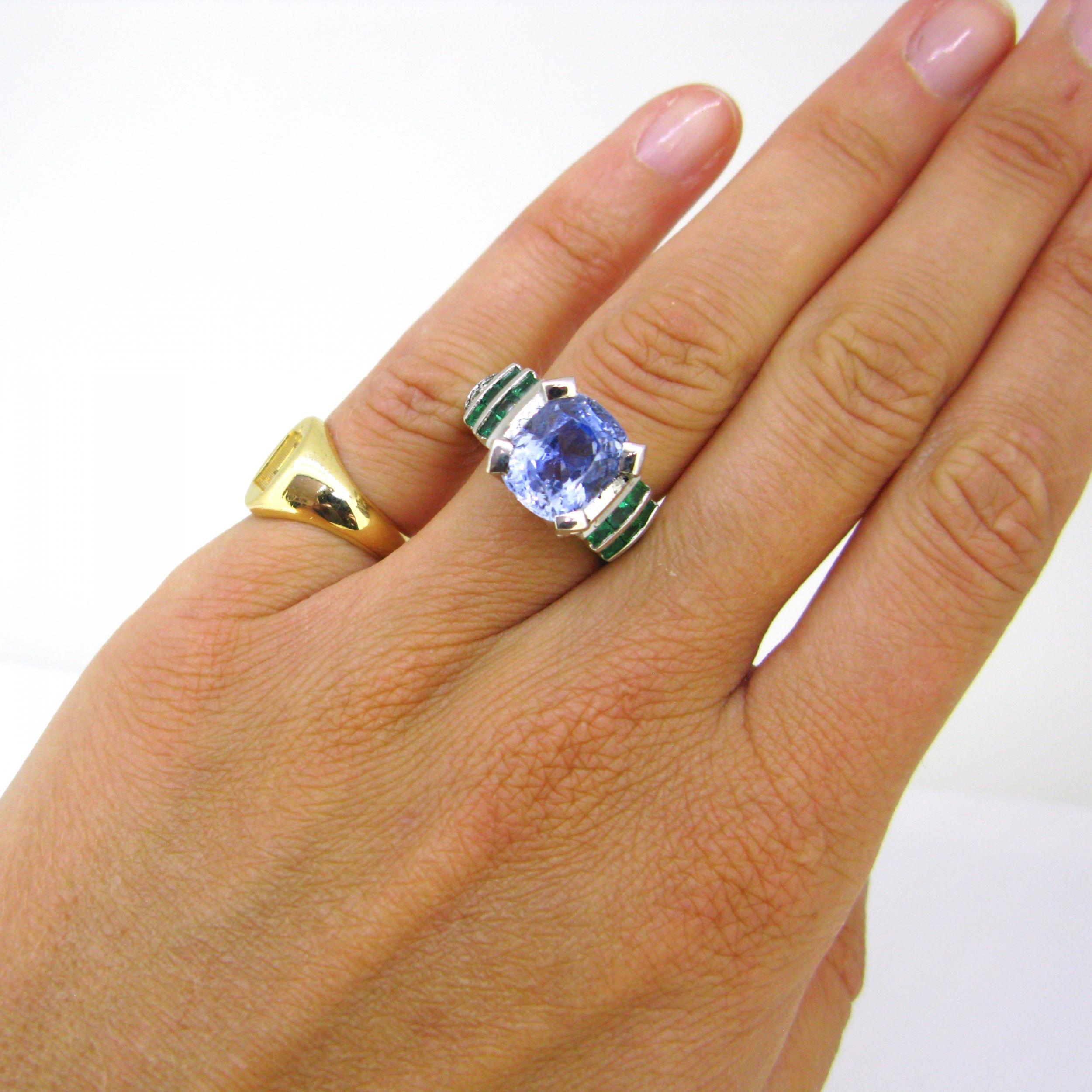 6.75 Carat Ceylon Sapphire and Emerald Ring, 18 Karat White Gold 1