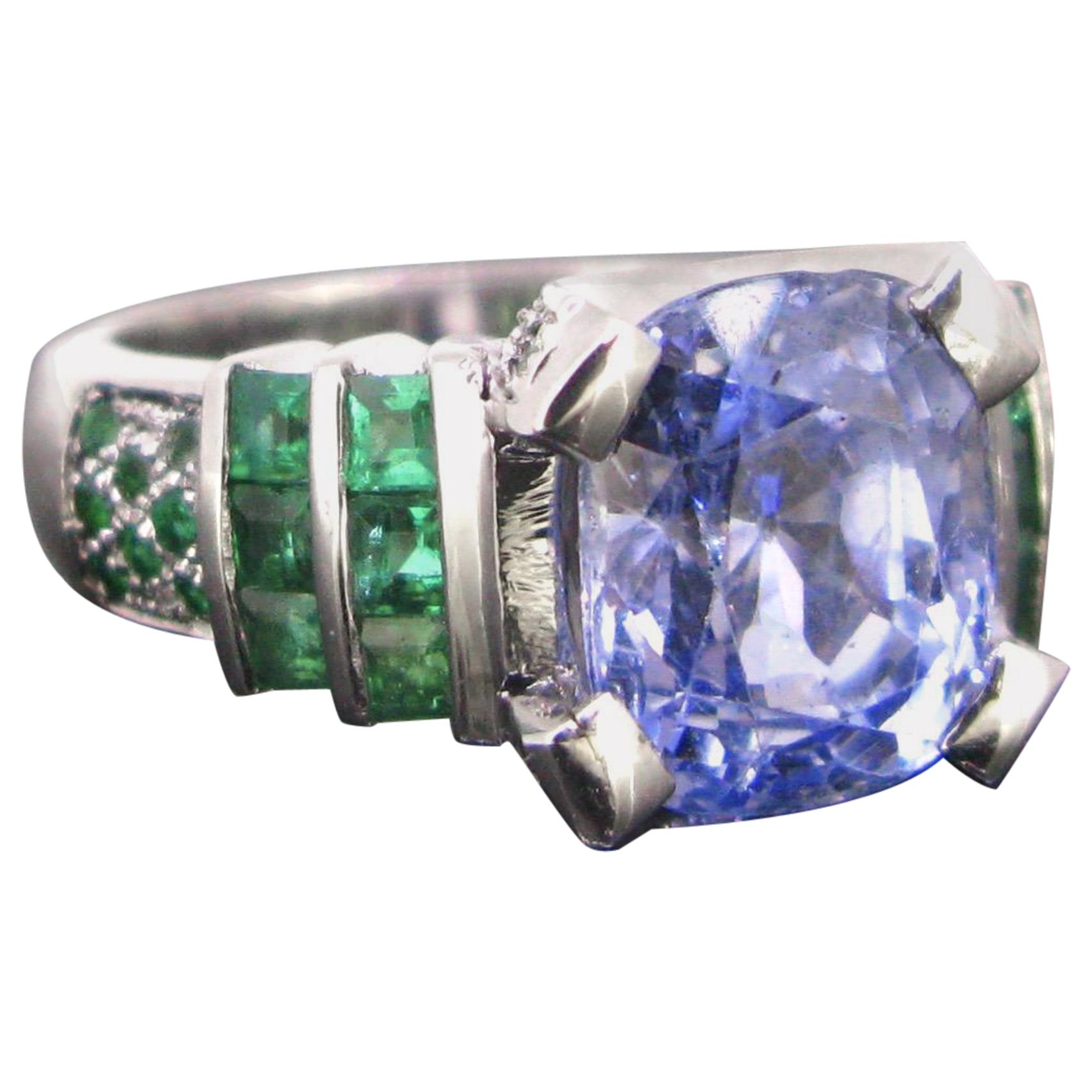 6.75 Carat Ceylon Sapphire and Emerald Ring, 18 Karat White Gold