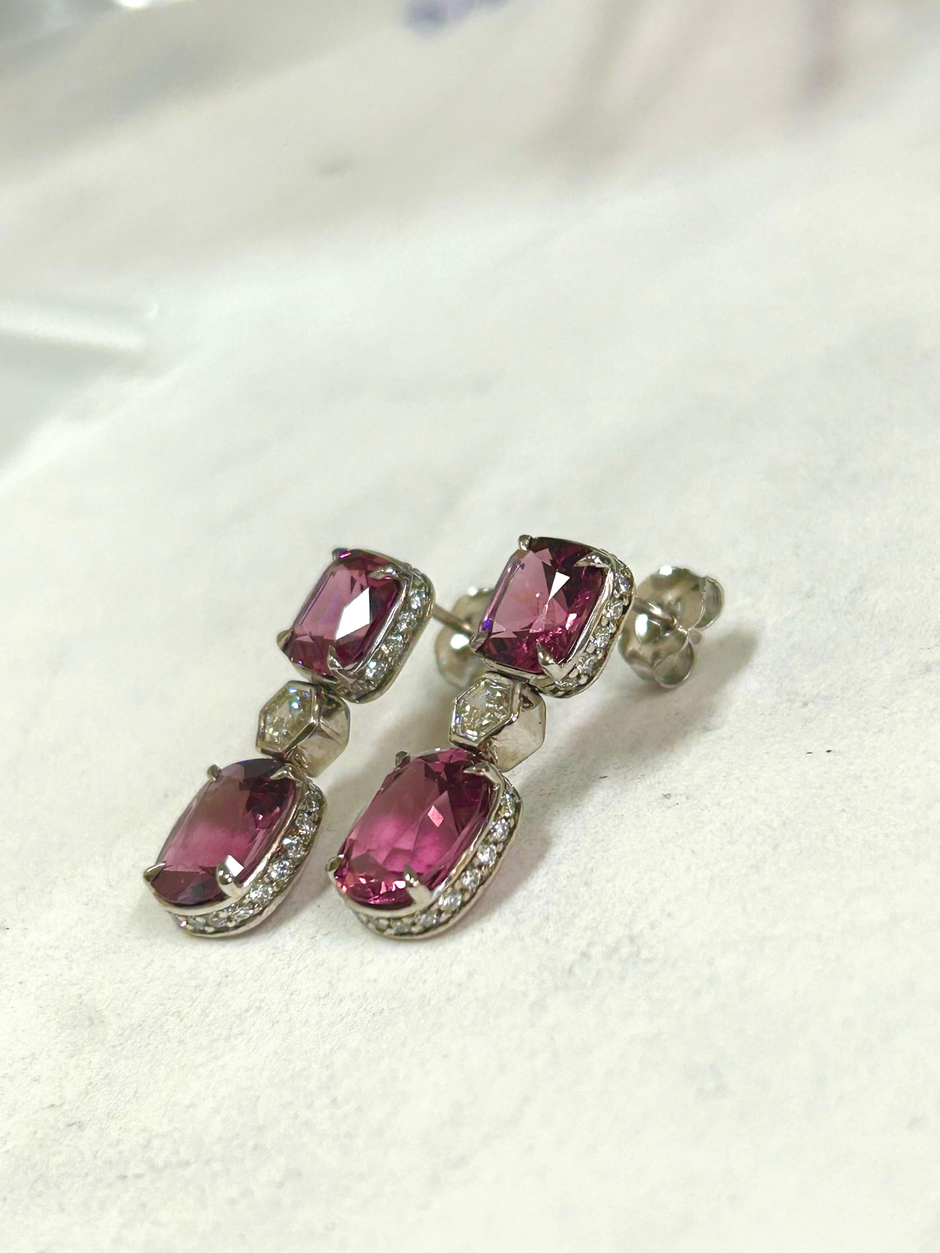 Modern 6.75ct untreated Burmese spinel earrings in 18K white gold. For Sale