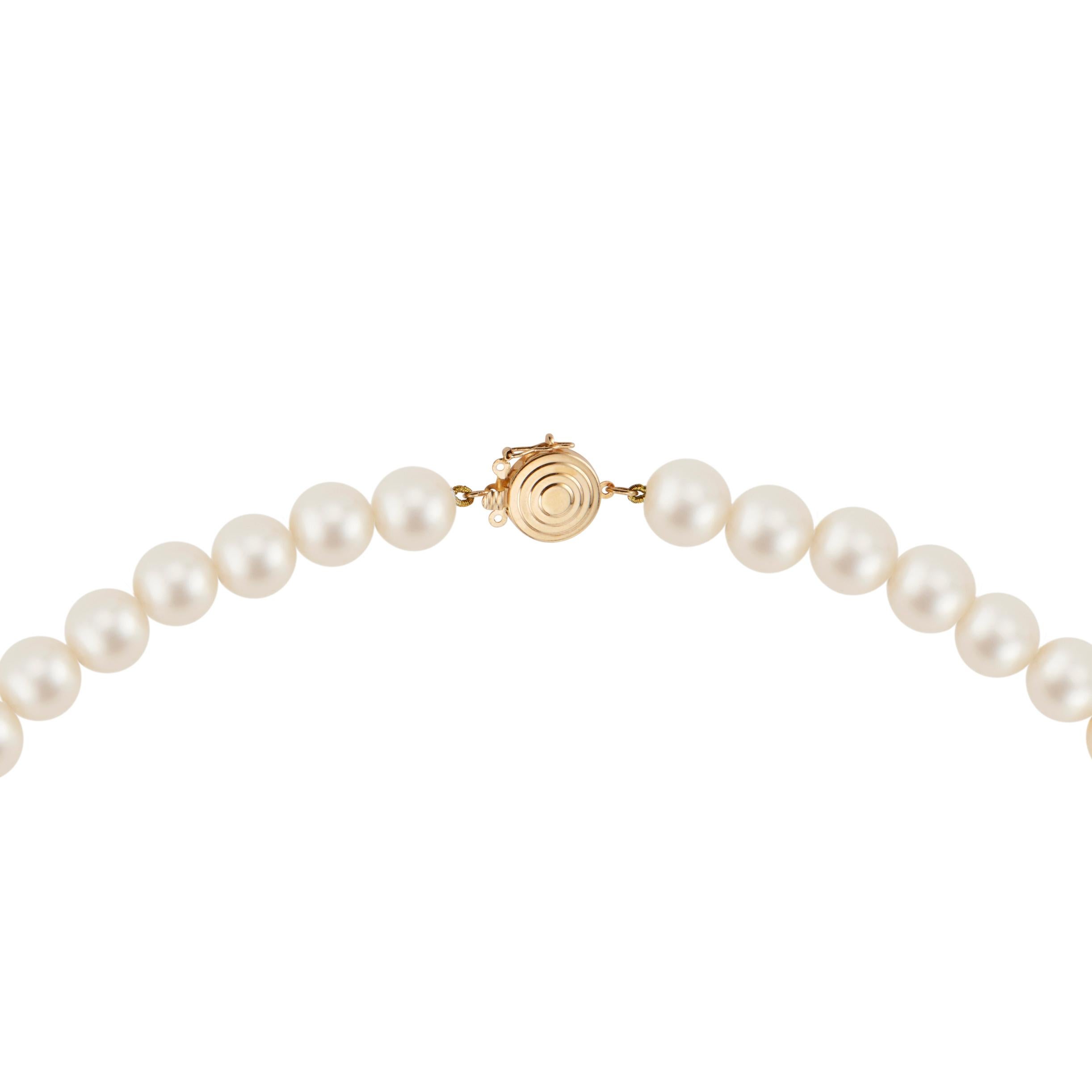 Round Cut Cultured Pearl Yellow Gold Necklace For Sale