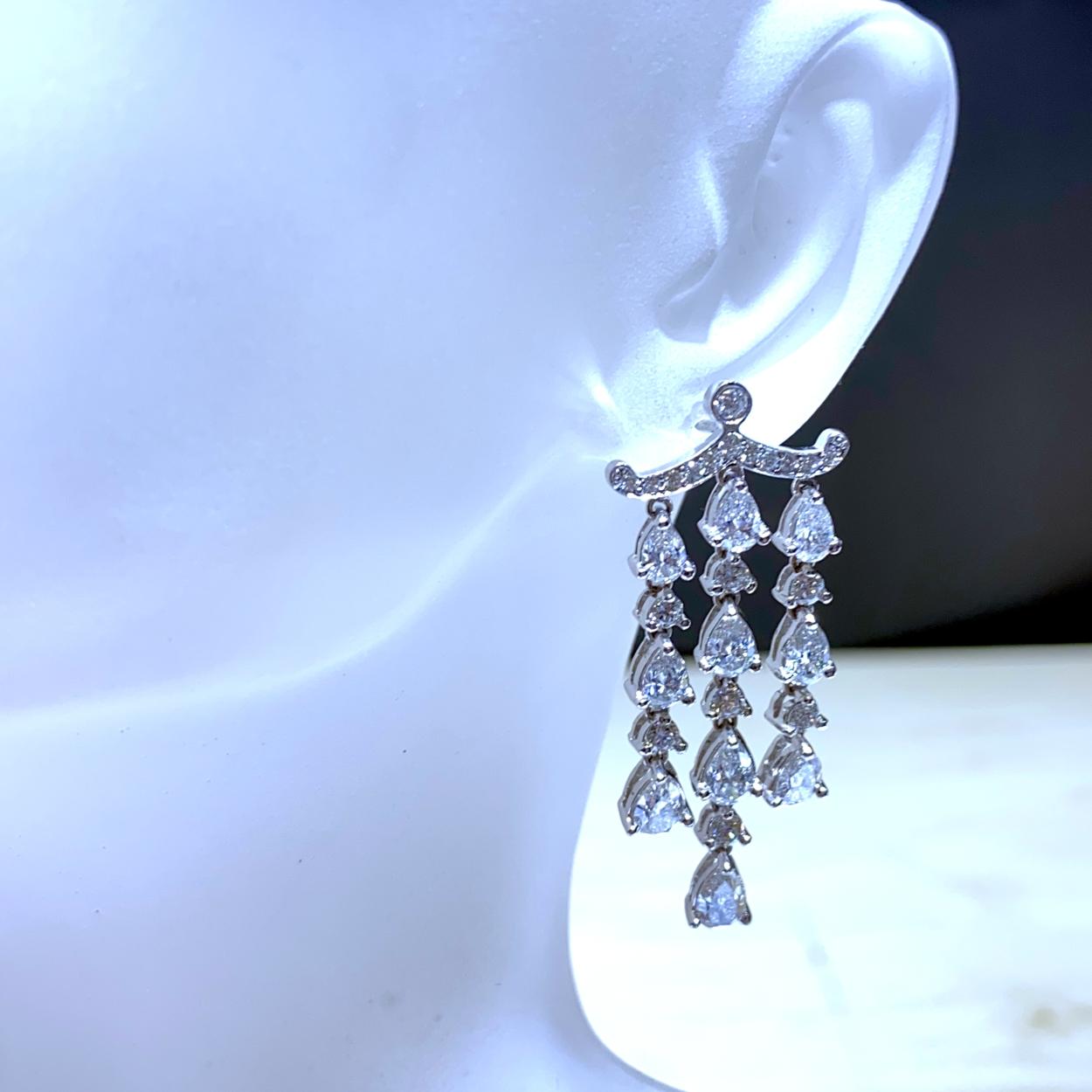 6.76 Carat 18 Karat Dangling Diamond Earrings In New Condition For Sale In Los Angeles, CA