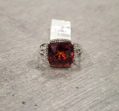 Anello con granato naturale e diamante da 6.76 carati