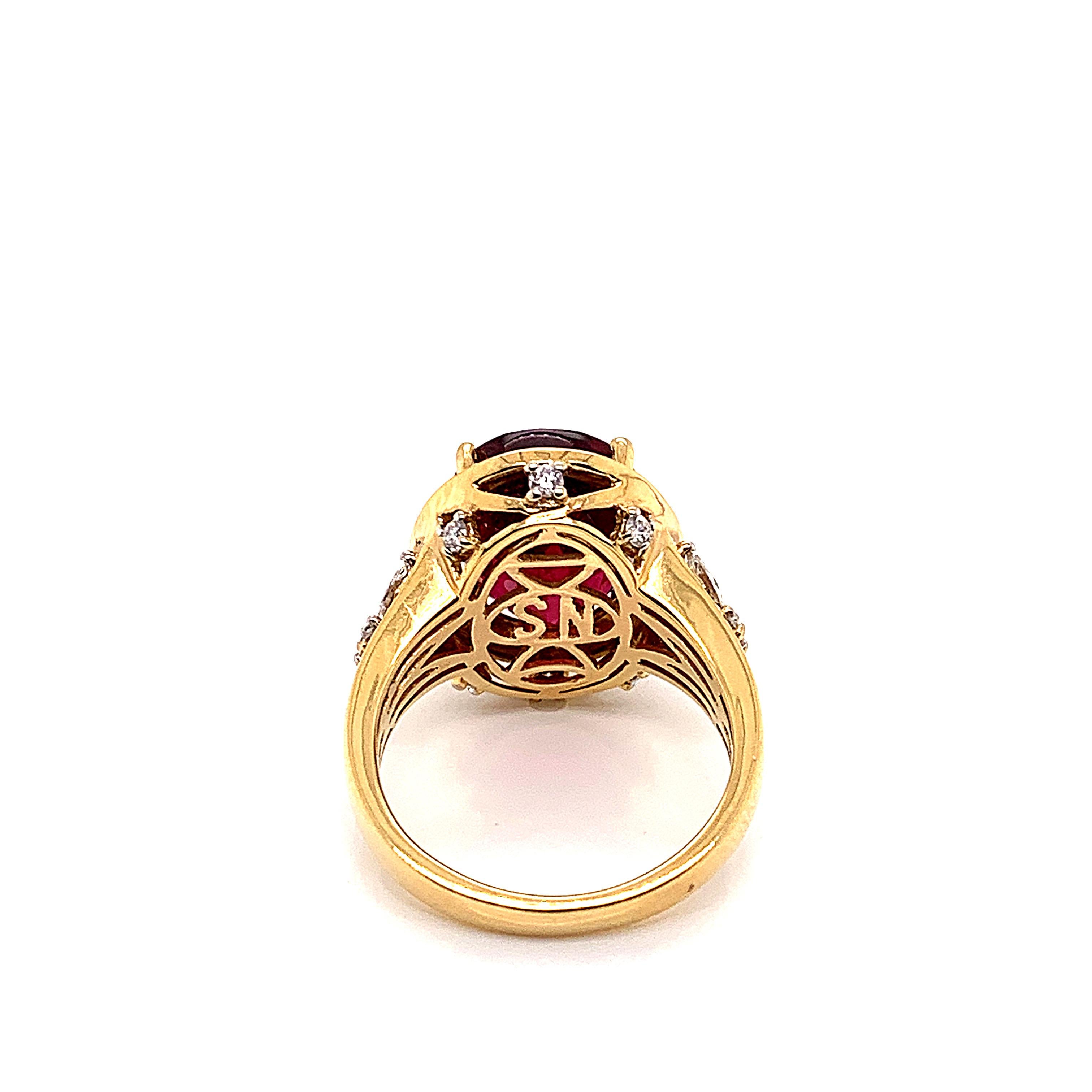 6,77 Karat ovaler Rubelit-Ring aus 18 Karat Gelbgold mit Diamanten im Zustand „Neu“ im Angebot in Hong Kong, HK