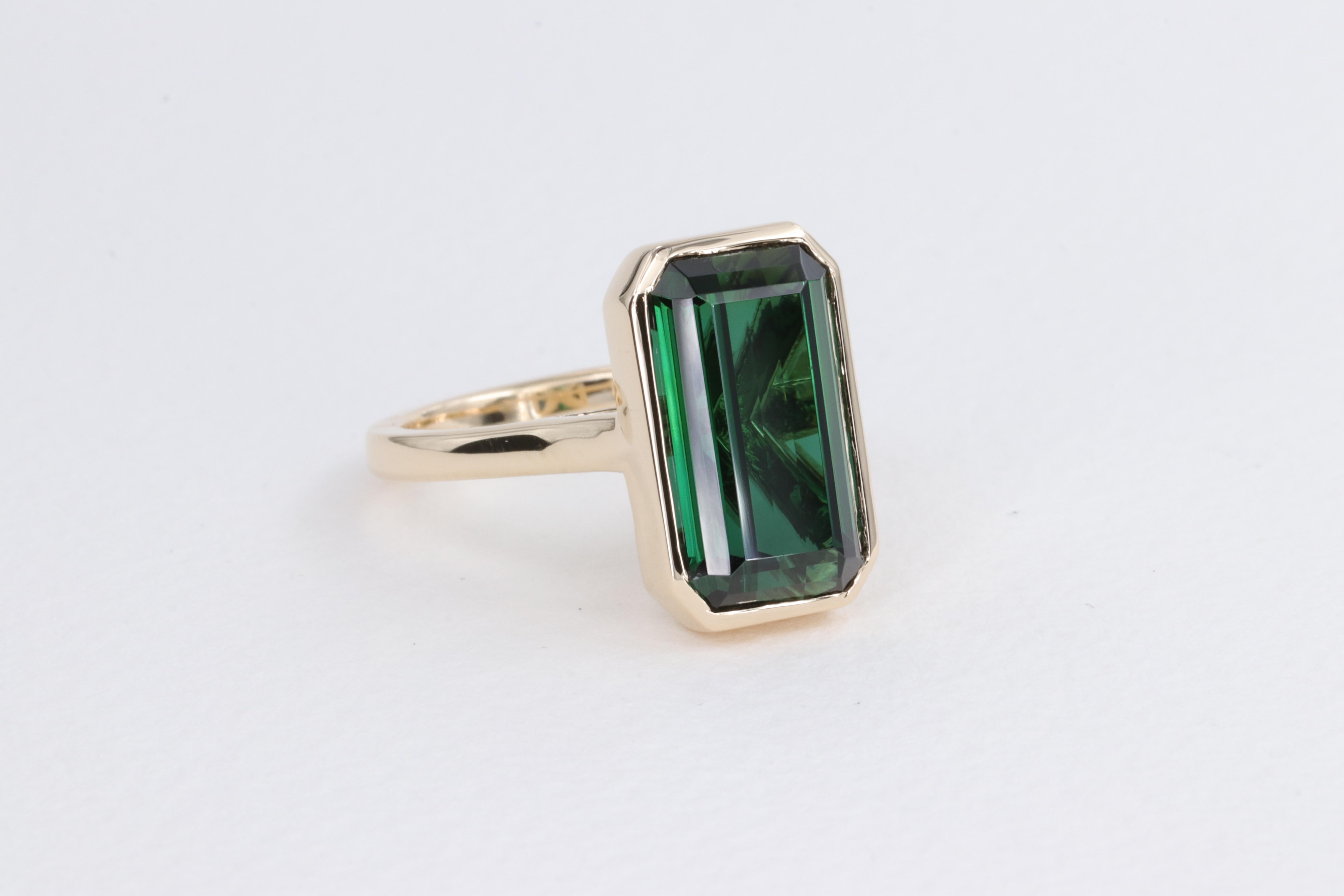 6.78 Carat Green Tourmaline Emerald Cut Bezel Set Yellow Gold Ring For Sale 1