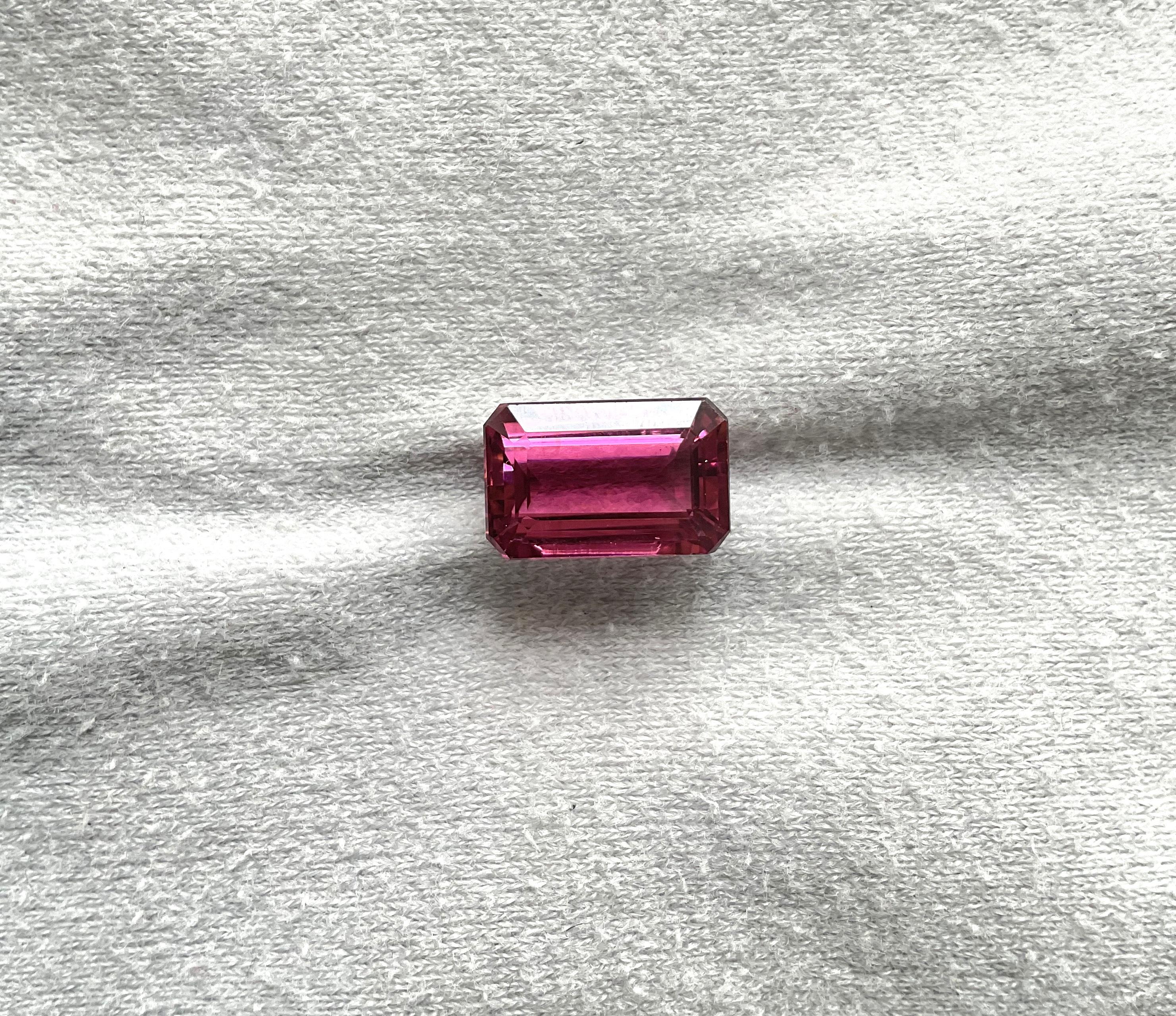 Ottagono 6,79 carati Tormalina rosa ottagonale Pietra sfaccettata Gemma naturale in vendita