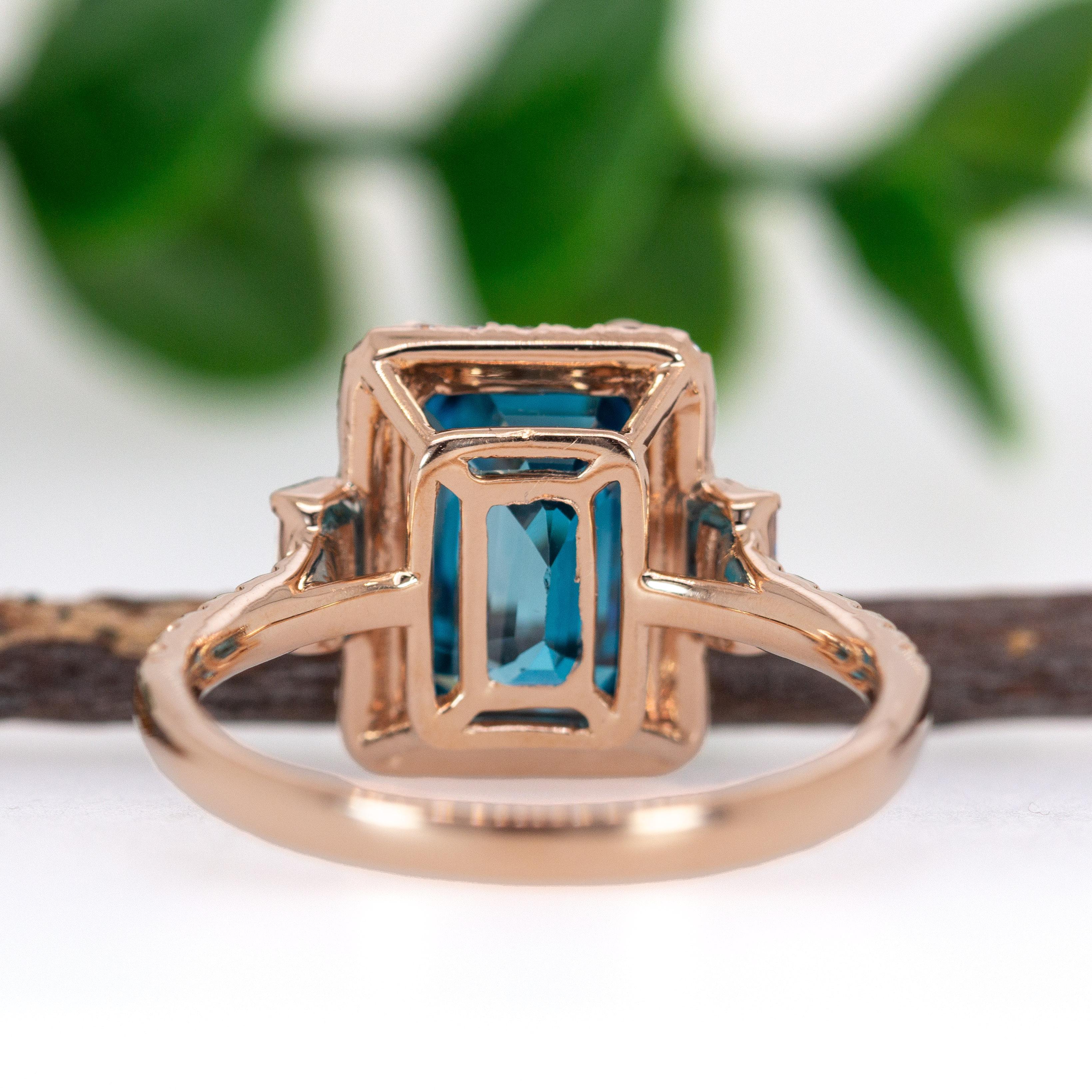 Anello con zircone blu da 6,7 carati e diamanti estratti dalla terra in oro rosa 14K  EM 9,5x7 mm in vendita 1