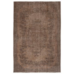 Tappeto turco vintage fatto a mano da 6,7x10 Ft, sovratinto in marrone per interni moderni