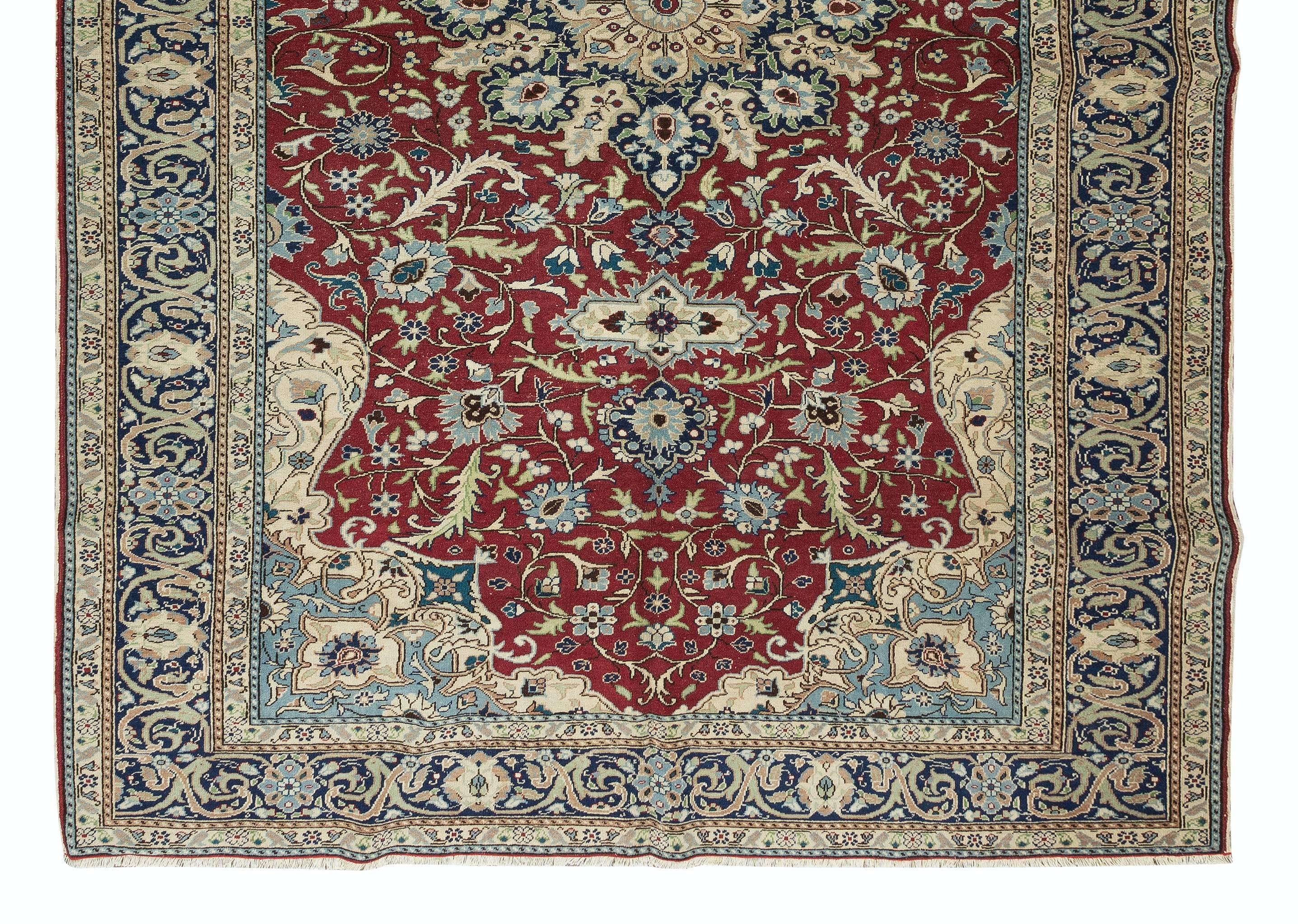 Handmade Turkish Rug with Medallion Design, Unique Vintage Carpet In Good Condition For Sale In Philadelphia, PA