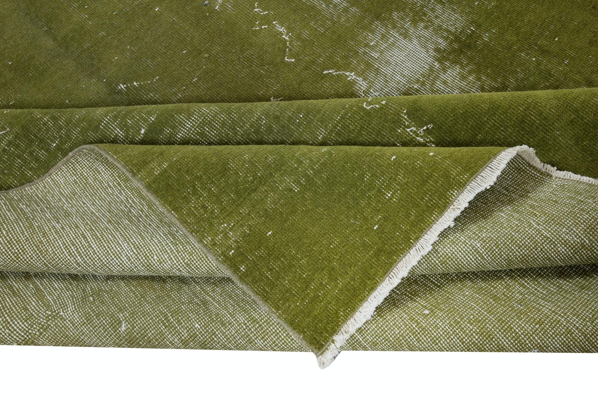 Moderne 6.7x10.2 Ft Modern Handmade Turkish Green Rug Distressed Look Vintage Carpet (tapis turc moderne fait à la main) en vente